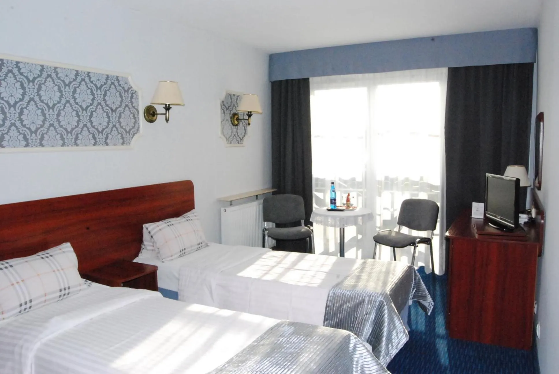 Photo of the whole room, Bed in Amigo Hotel