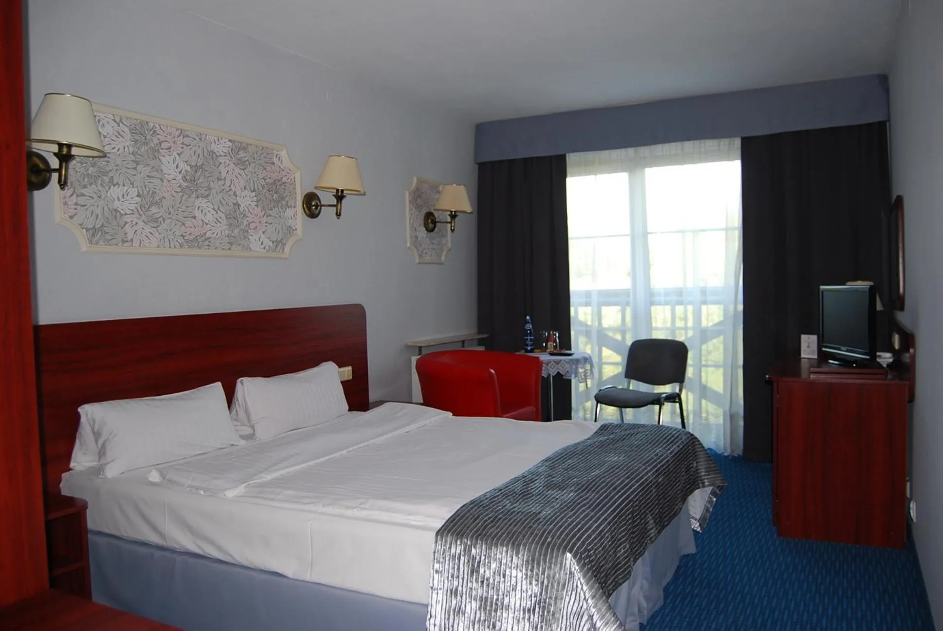 Photo of the whole room, Bed in Amigo Hotel