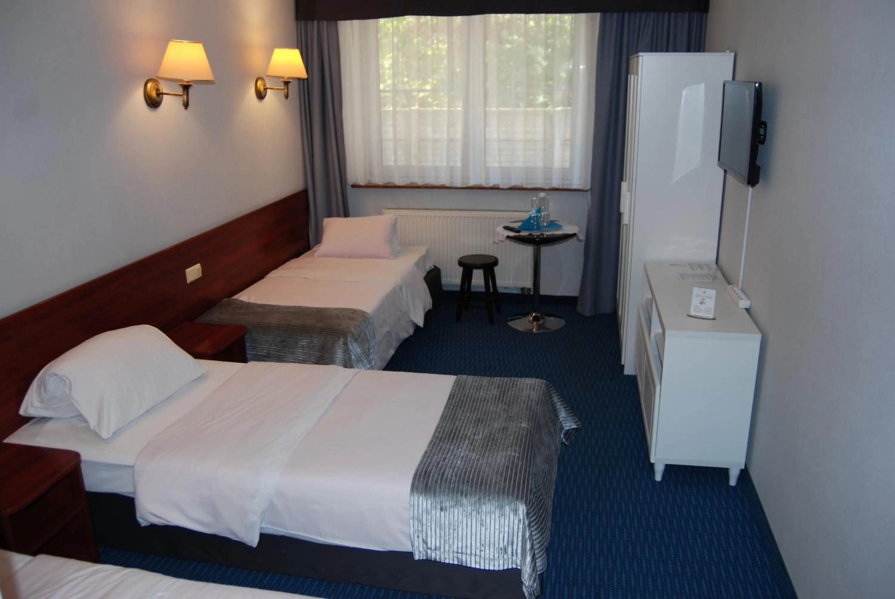 Photo of the whole room, Bed in Amigo Hotel