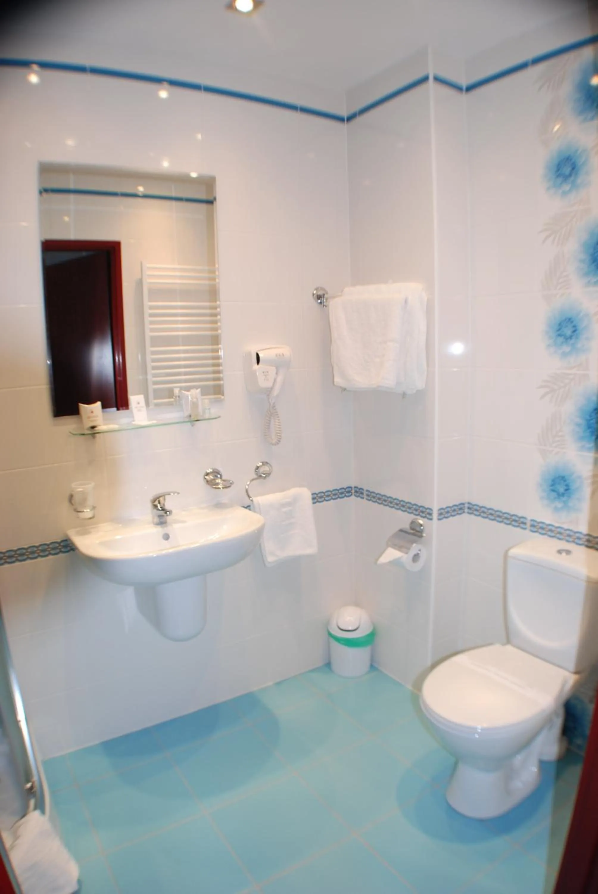 Bathroom in Amigo Hotel