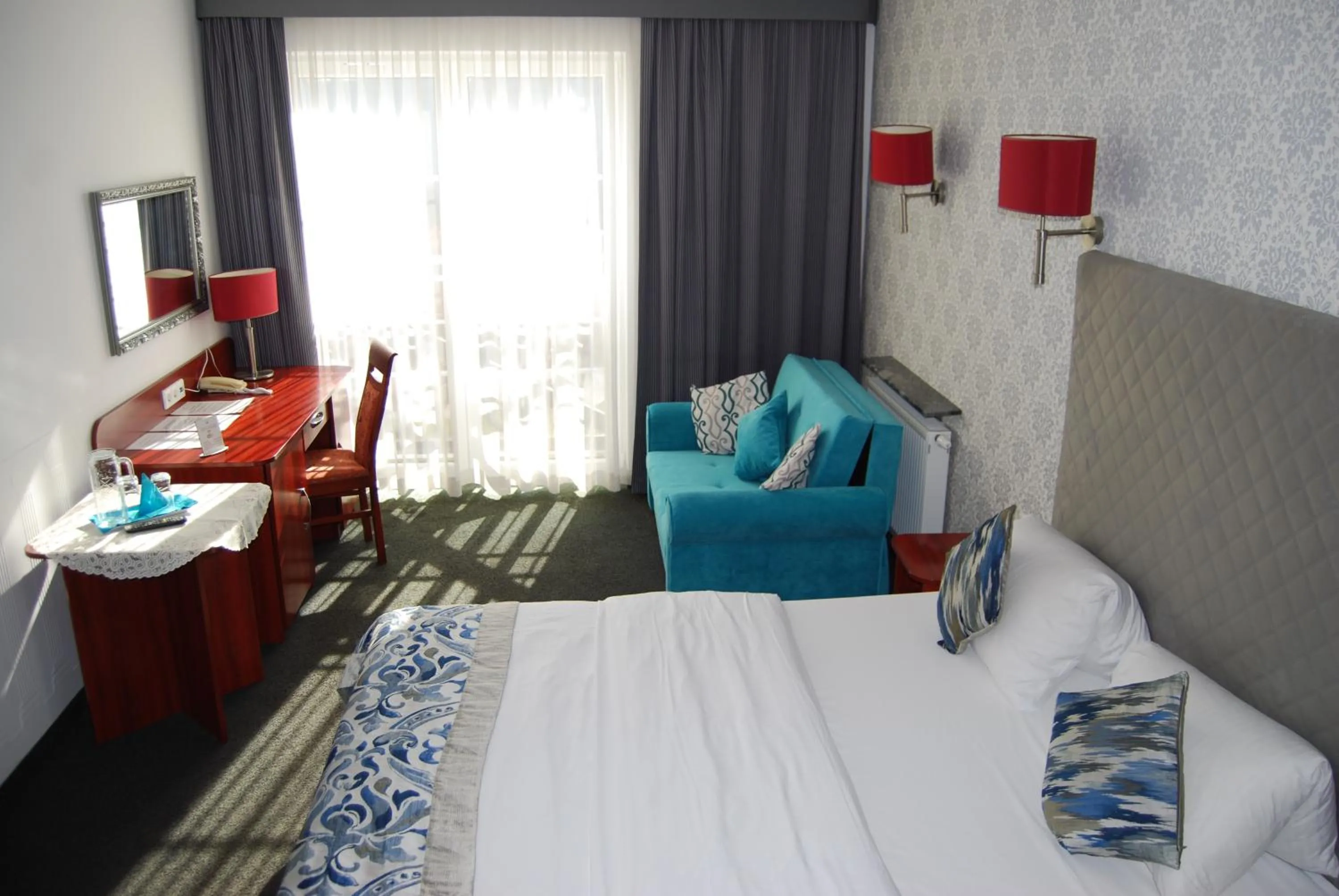 Photo of the whole room, Bed in Amigo Hotel