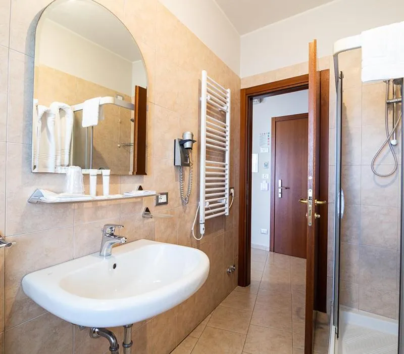 Bathroom in Hotel Meridiano