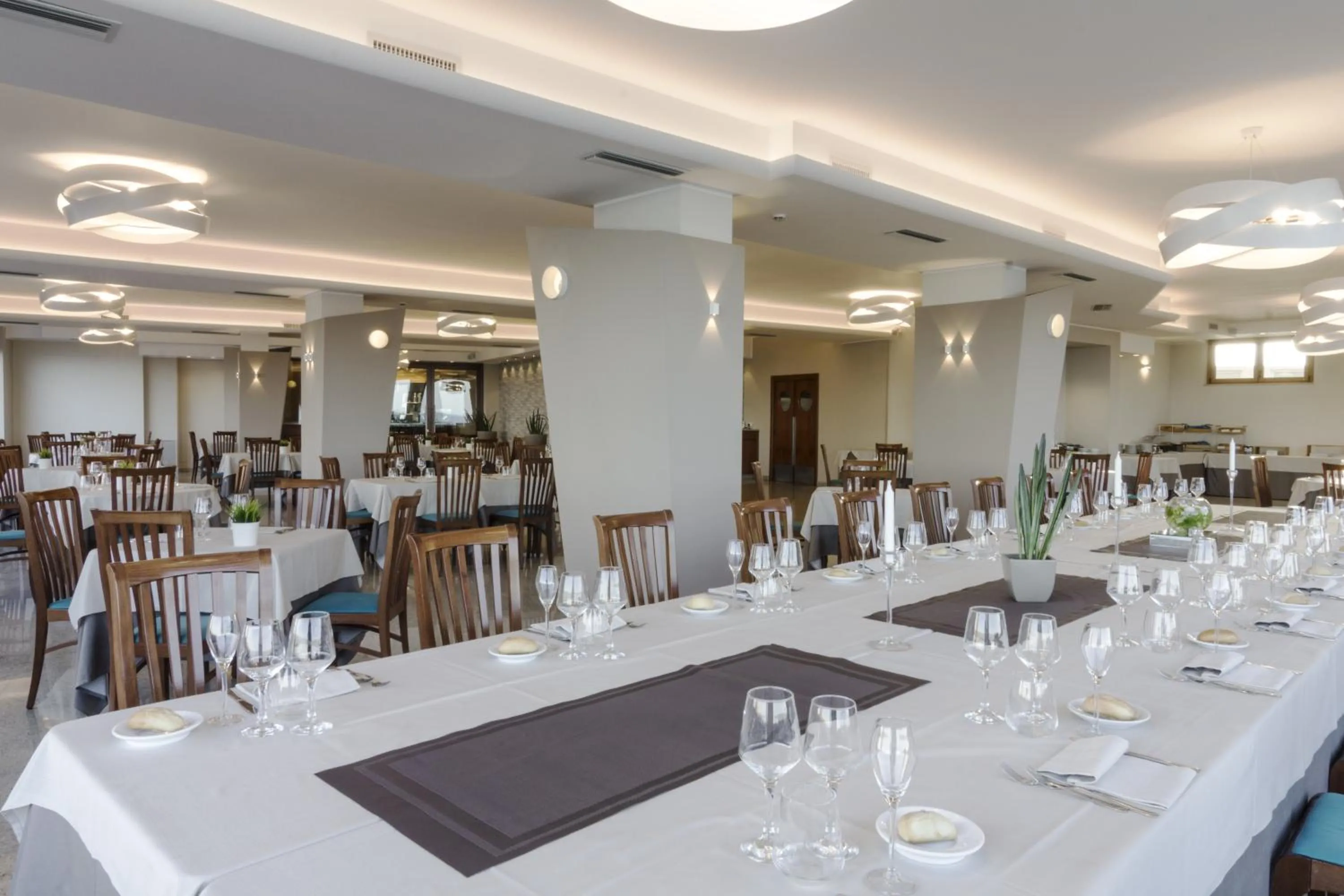 Restaurant/places to eat in Hotel Meridiano