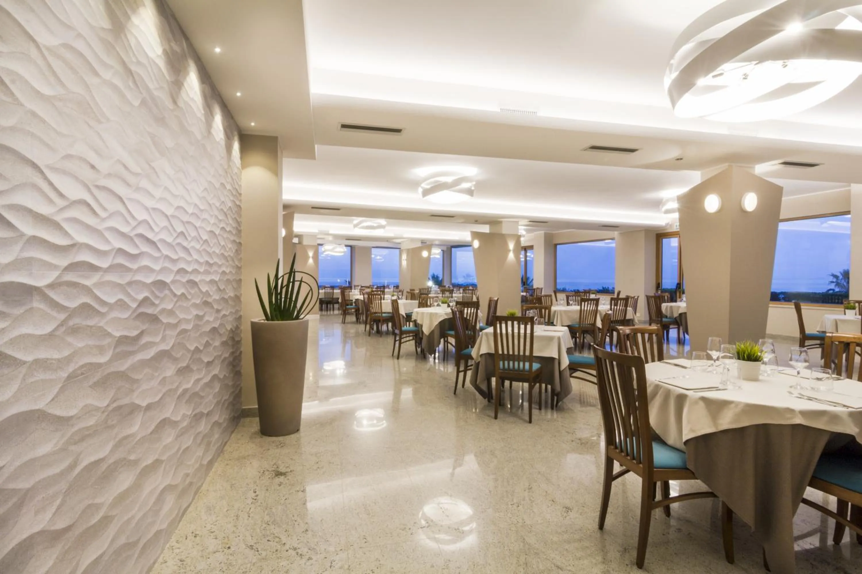Restaurant/places to eat in Hotel Meridiano