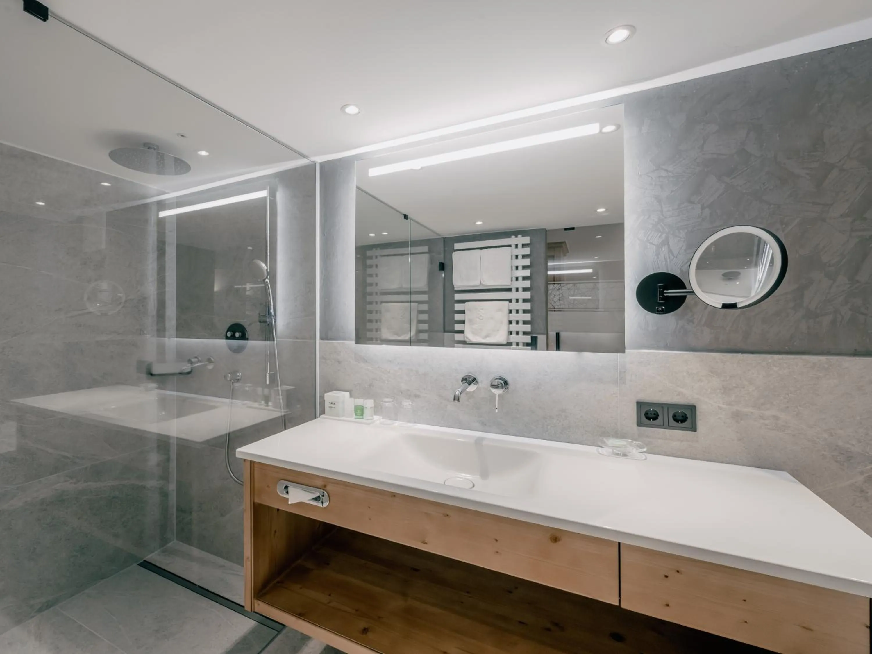 Gourmet & Wine Hotel Austria - 4 Sterne superior - Ski In Ski Out