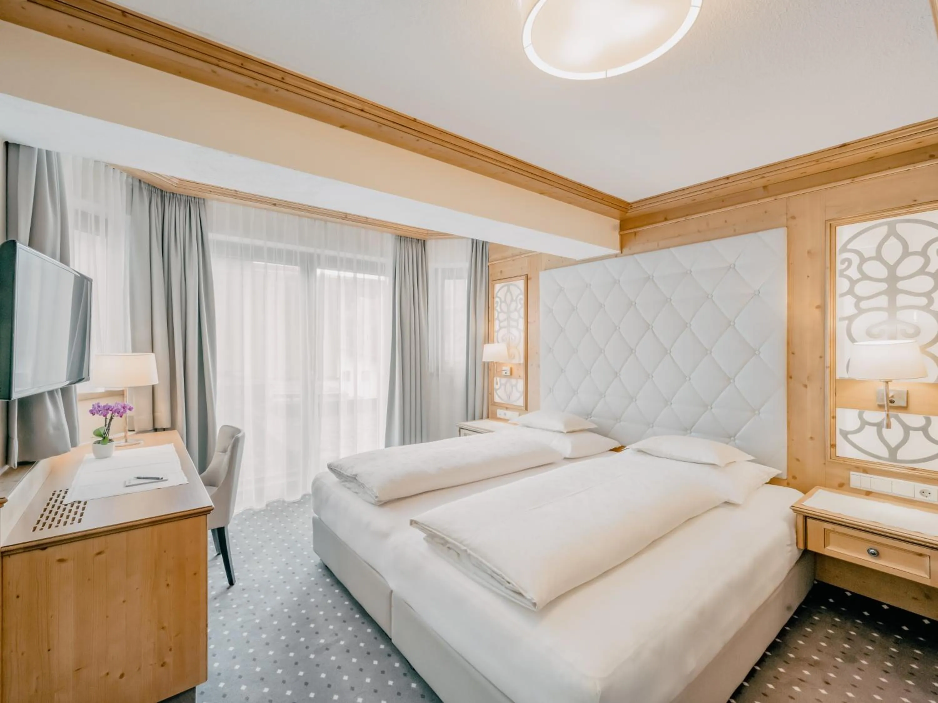 Bed in Gourmet & Wine Hotel Austria - 4 Sterne superior - Ski In Ski Out