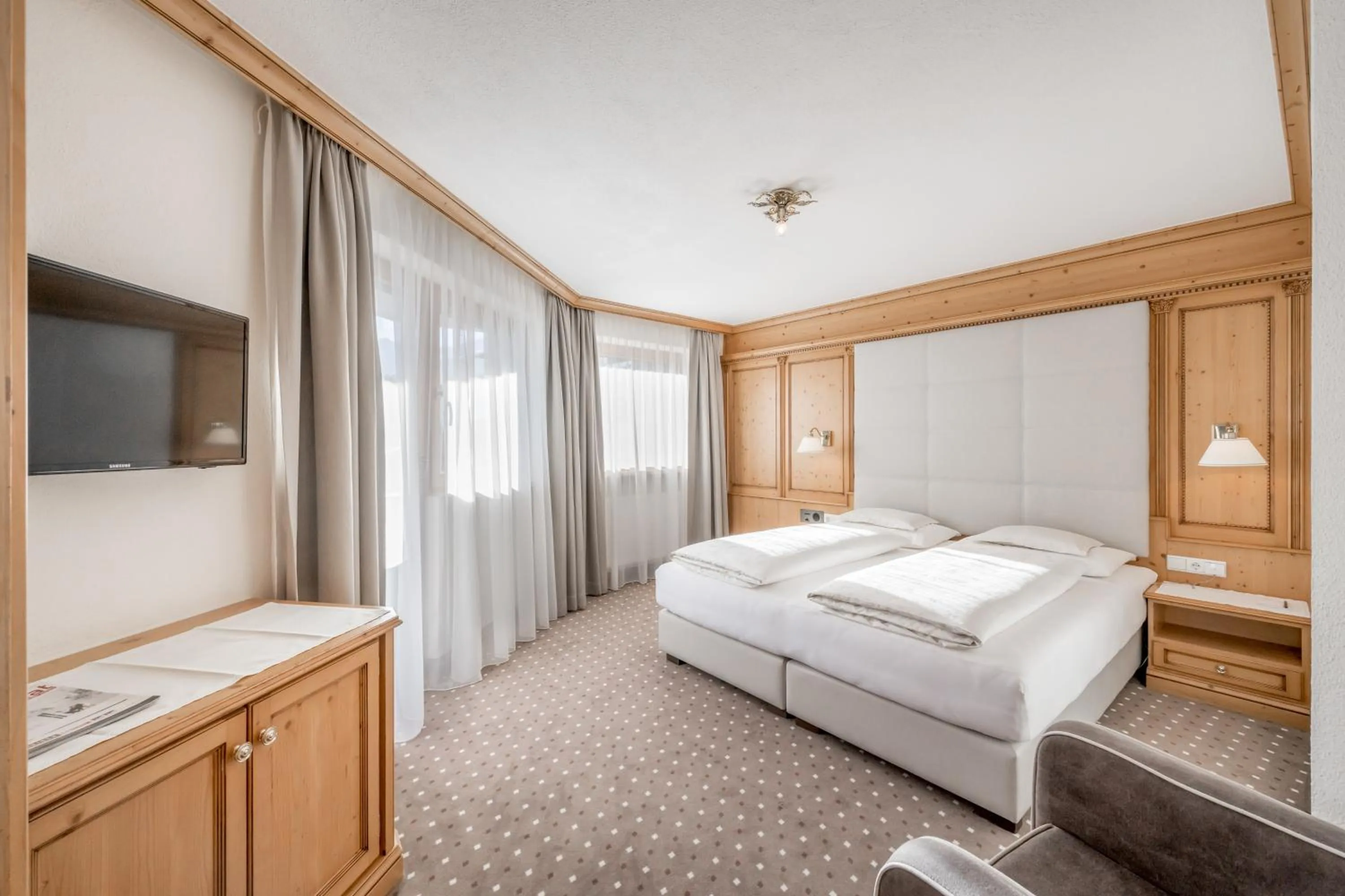 Bed in Gourmet & Wine Hotel Austria - 4 Sterne superior - Ski In Ski Out