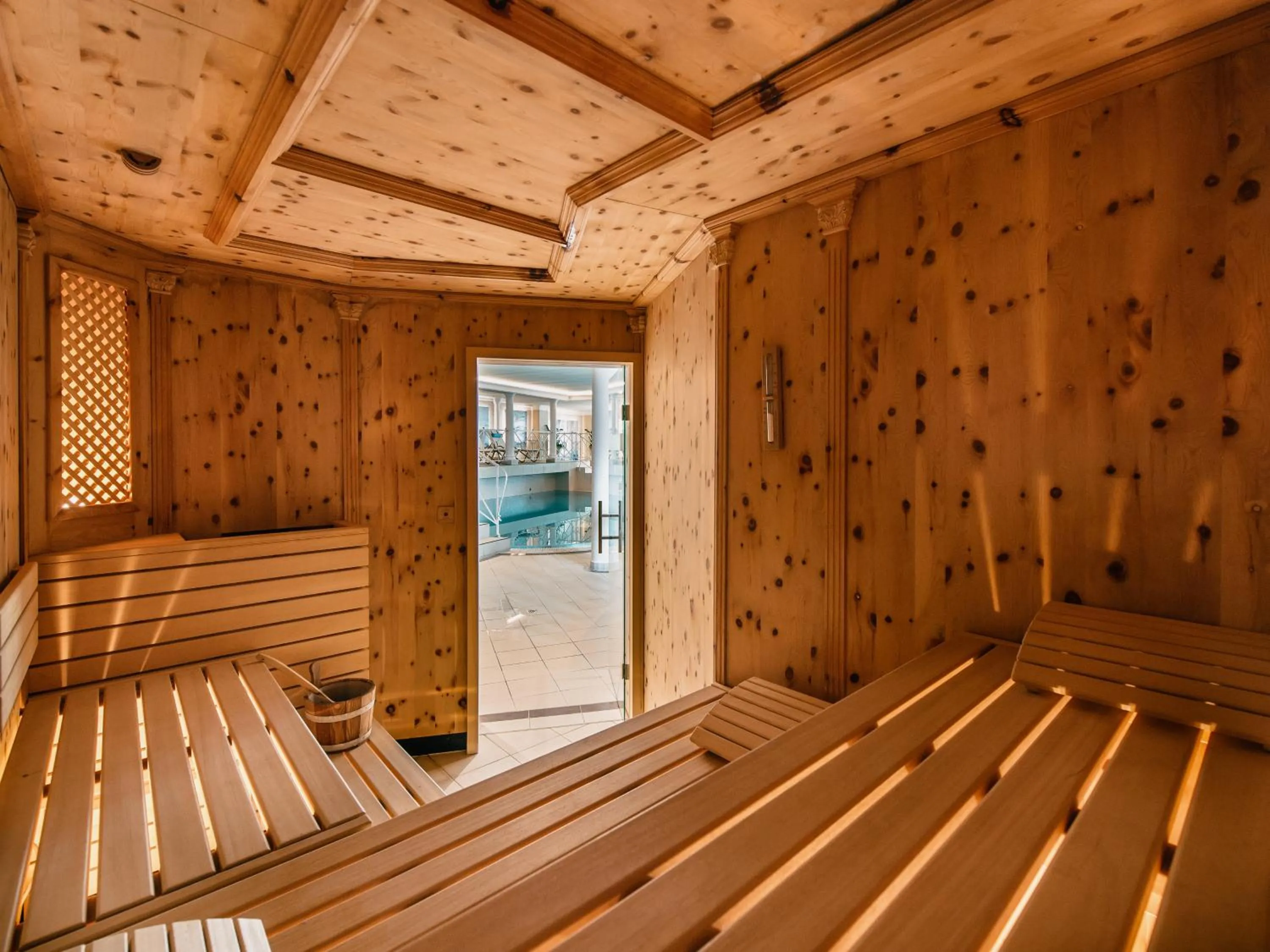 Bed in Hotel Bellevue - 4 Sterne superior