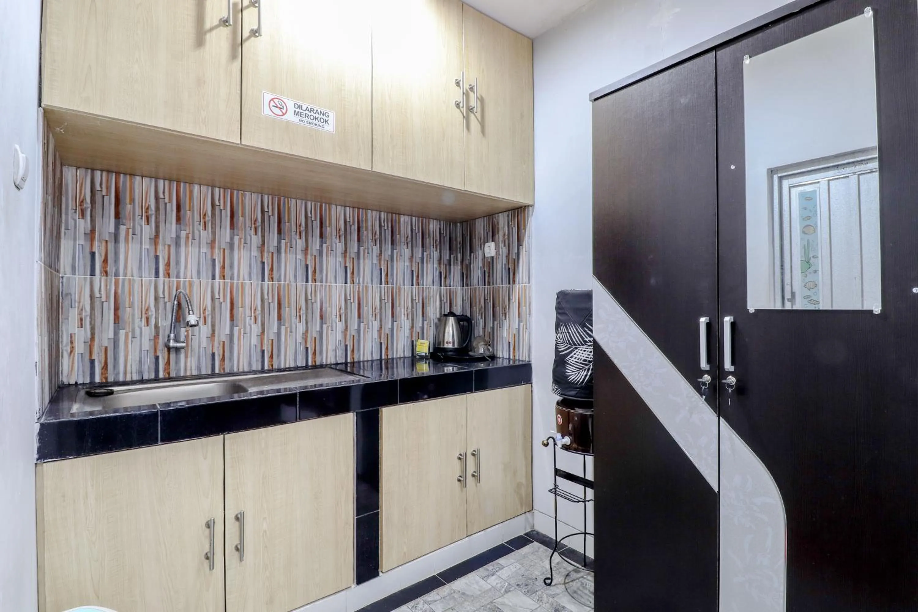 Kitchen or kitchenette in E Kamar Jogja