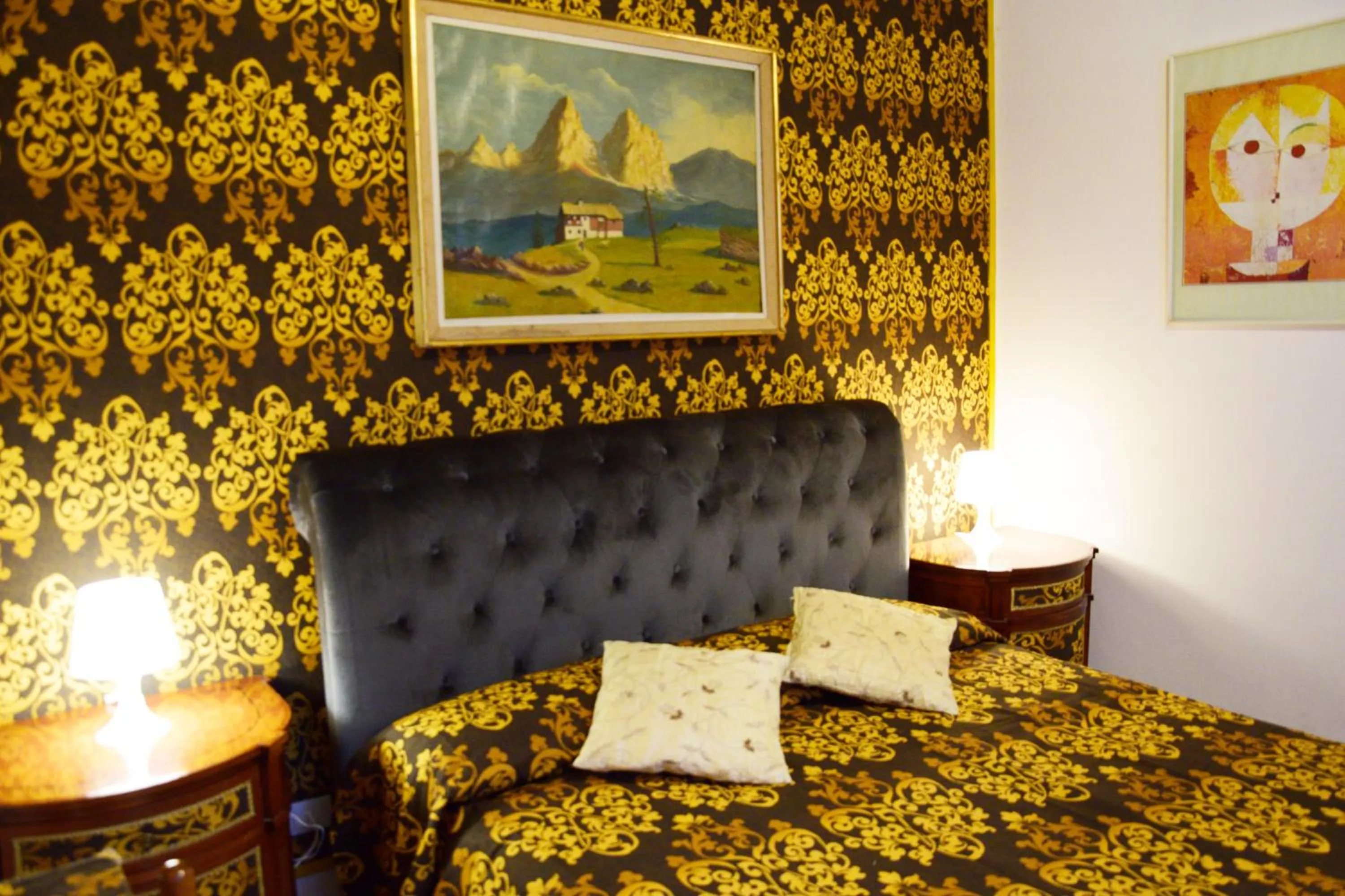 Bed in Venice Rainbow Apartment San Marco