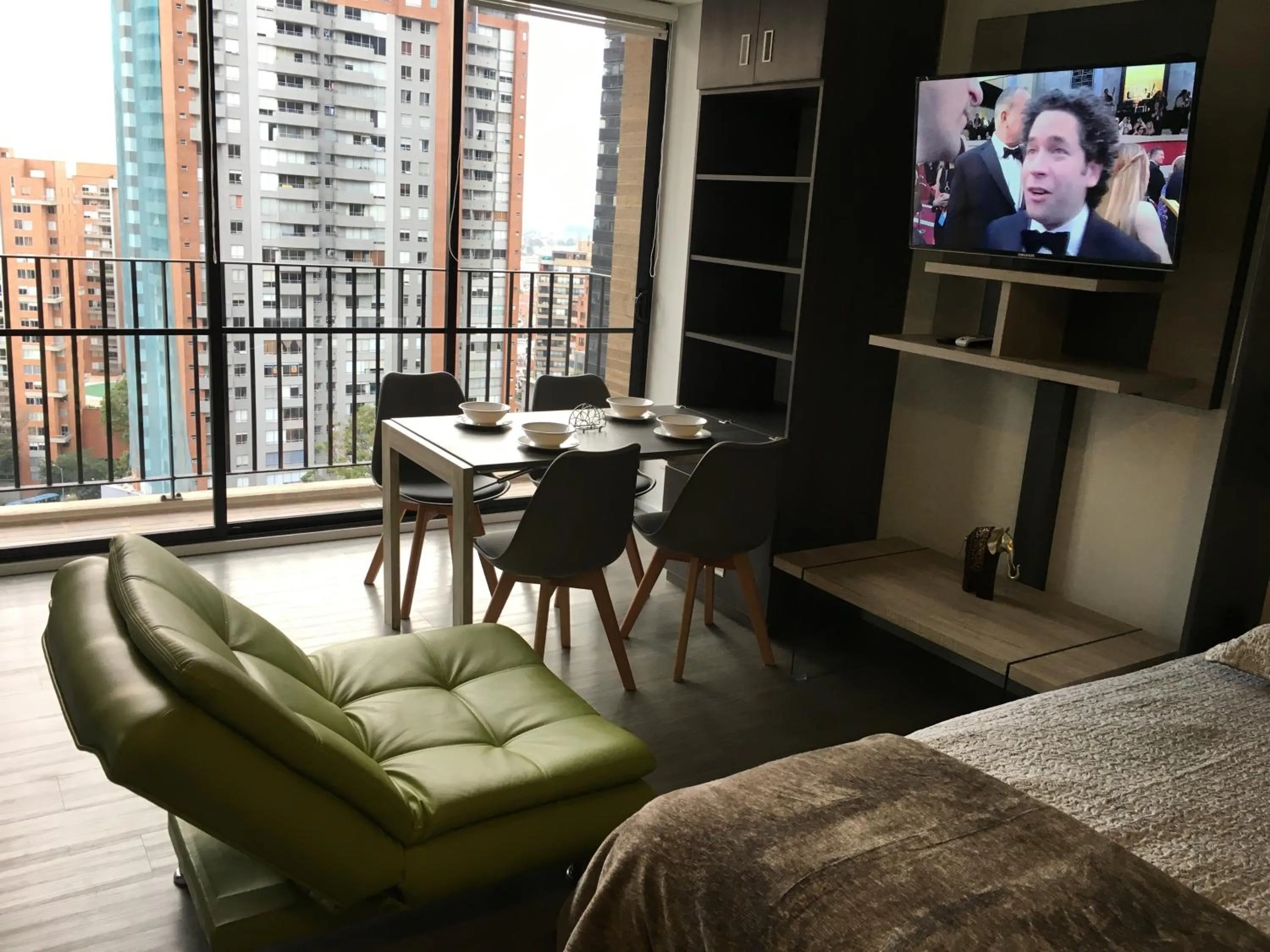 Communal lounge/ TV room in Enjoy In Bogotá
