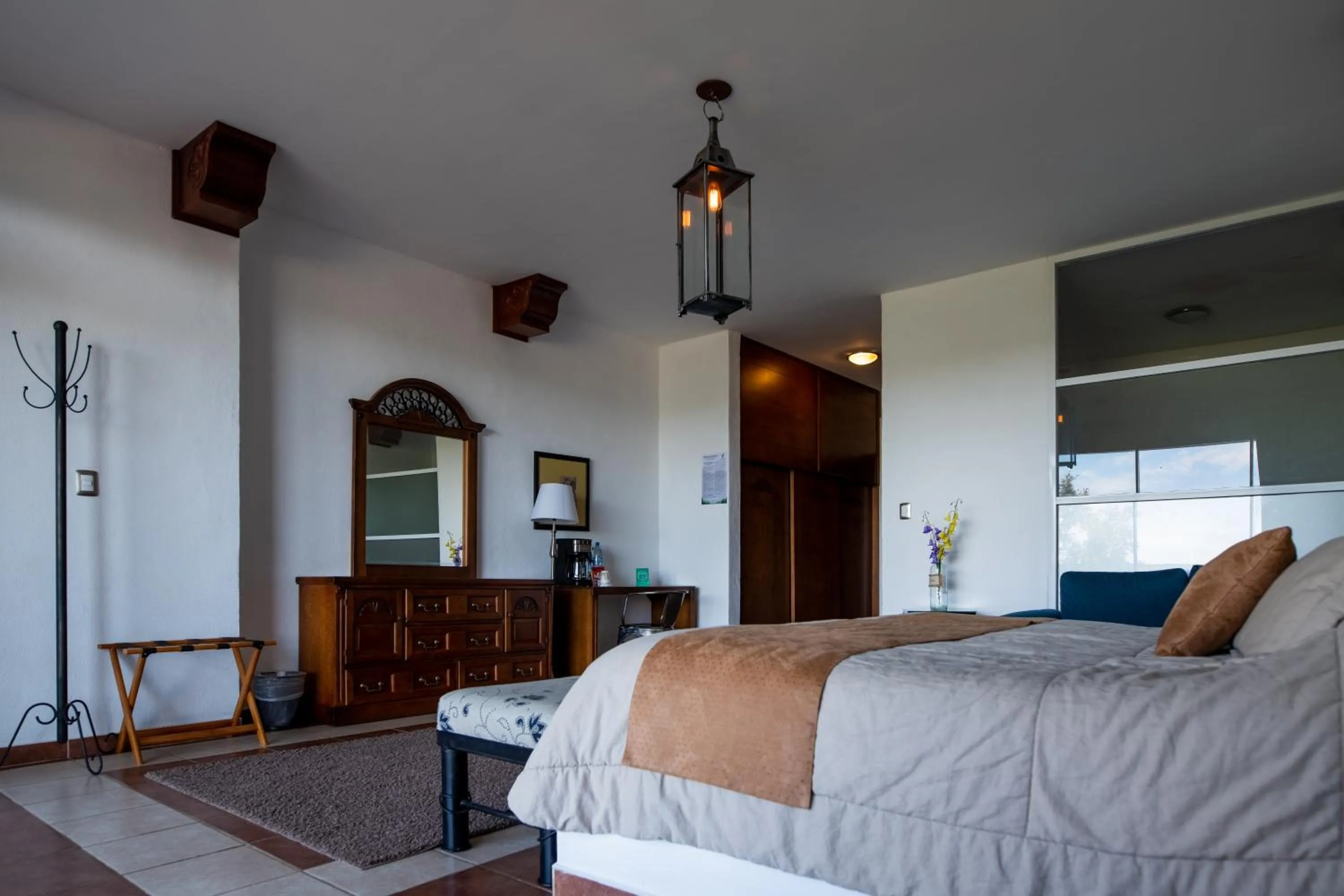 Photo of the whole room, Bed in Molinillos Mountain Resort