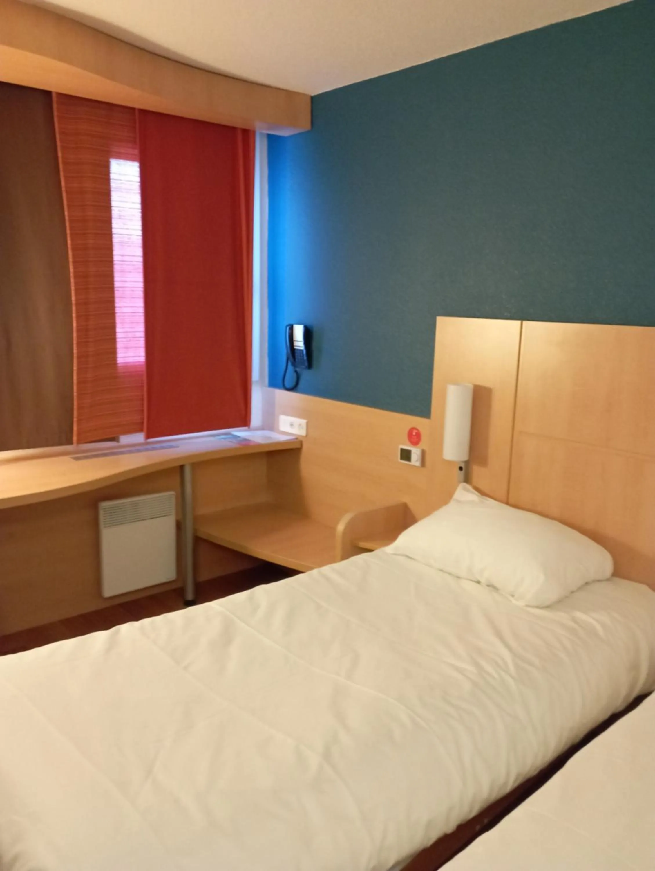 Bedroom, Bed in ibis les Etangs des Moines