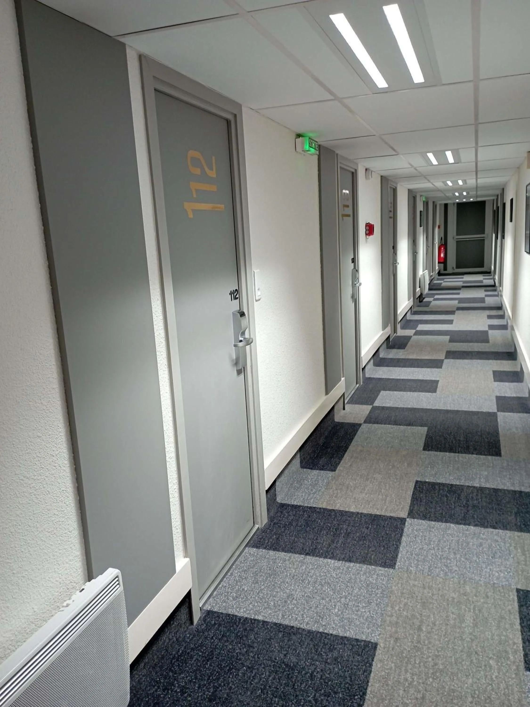 Bedroom in ibis les Etangs des Moines