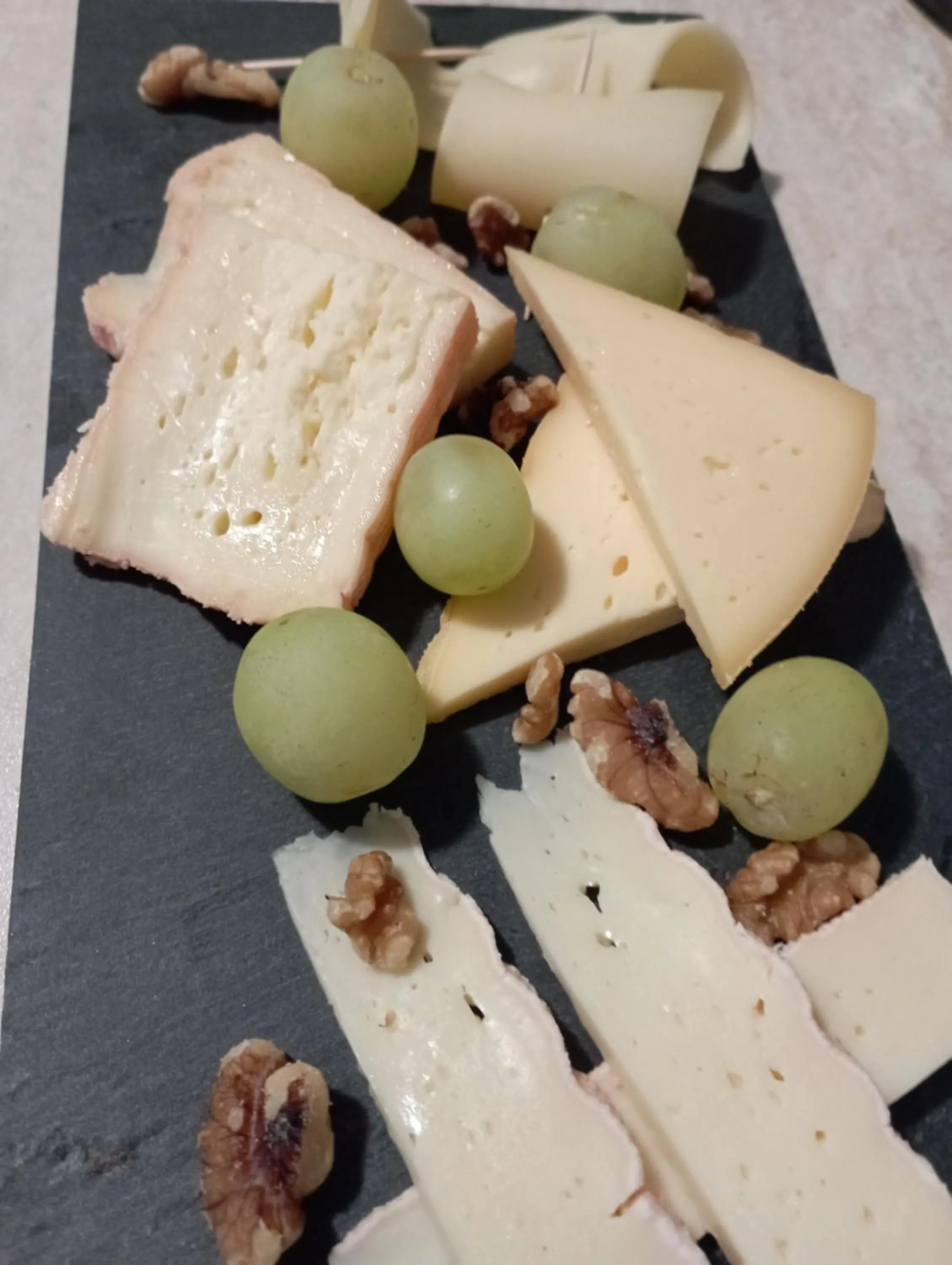 Restaurant/places to eat in ibis les Etangs des Moines