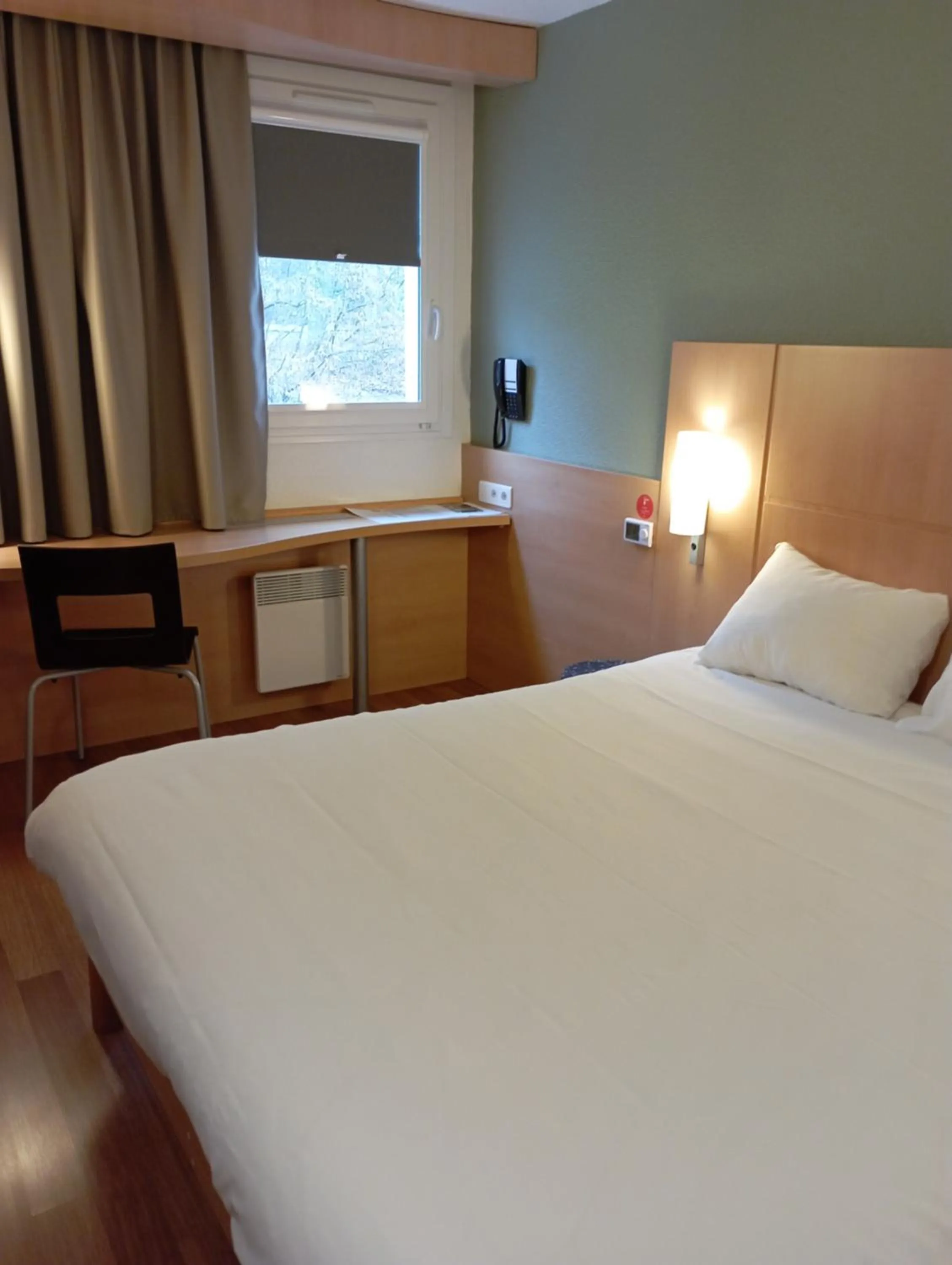 Bedroom, Bed in ibis les Etangs des Moines