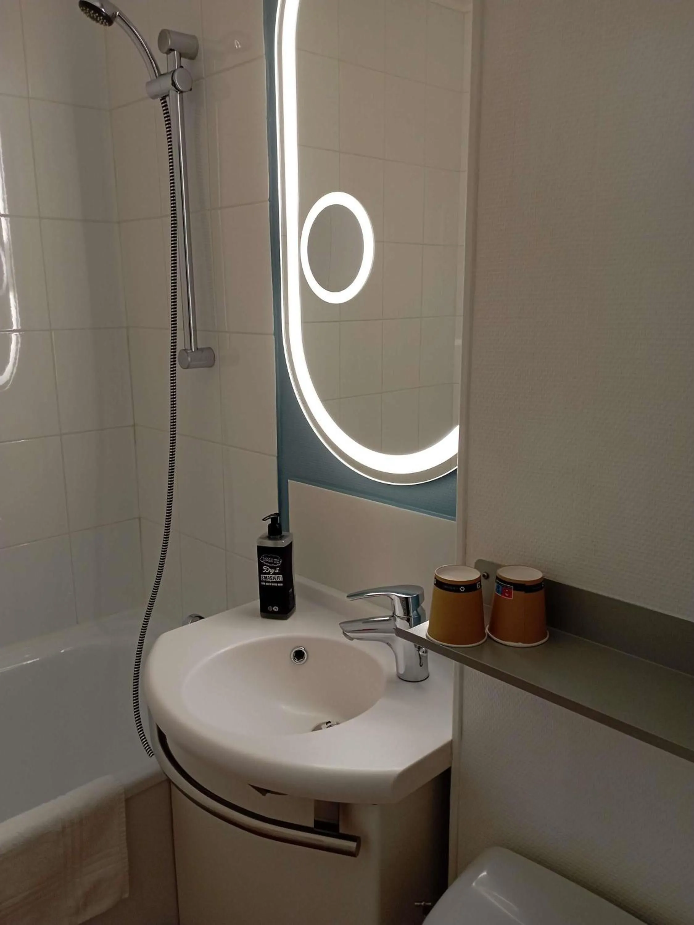 Bedroom in ibis les Etangs des Moines