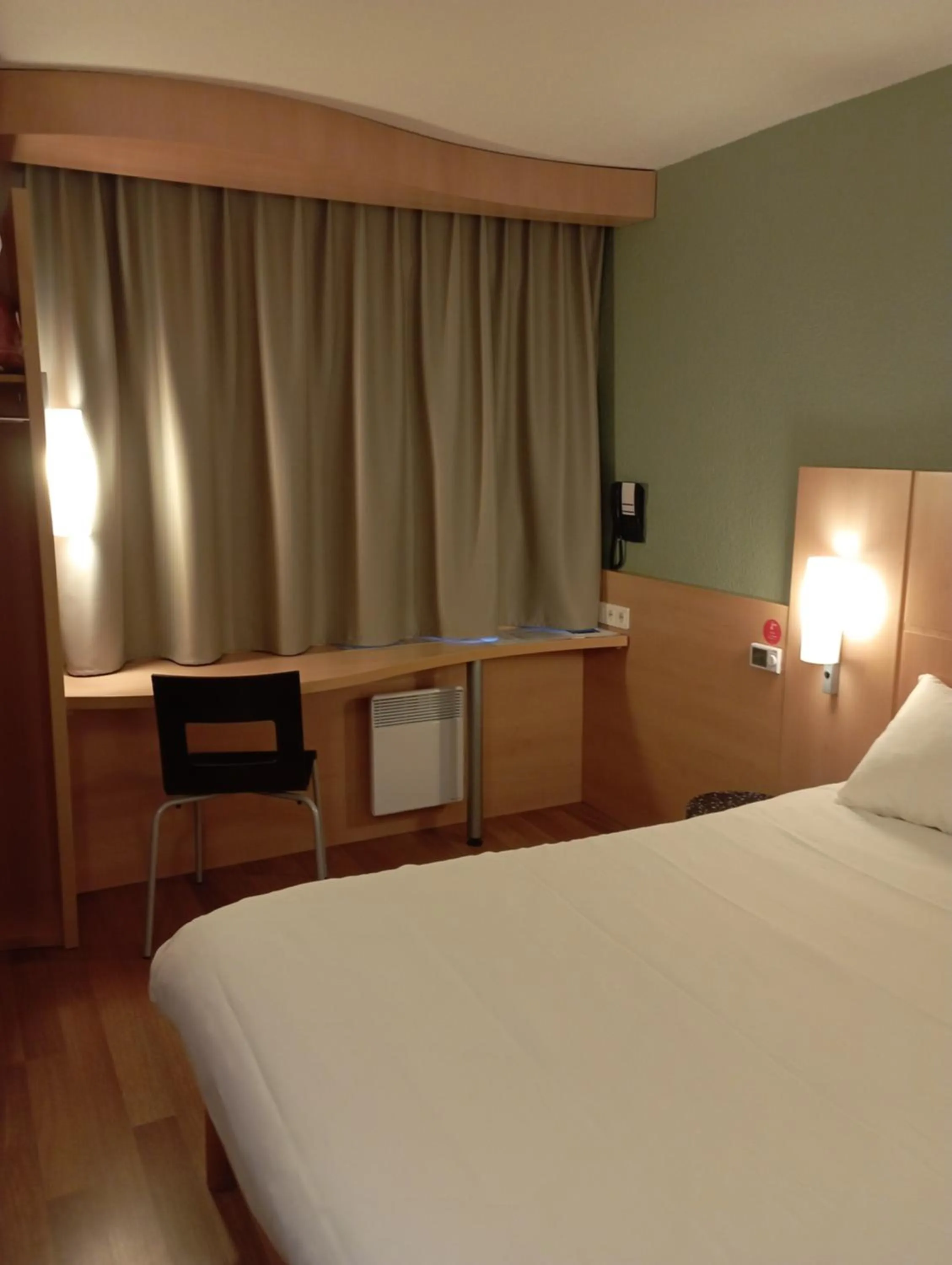 Bedroom, Bed in ibis les Etangs des Moines