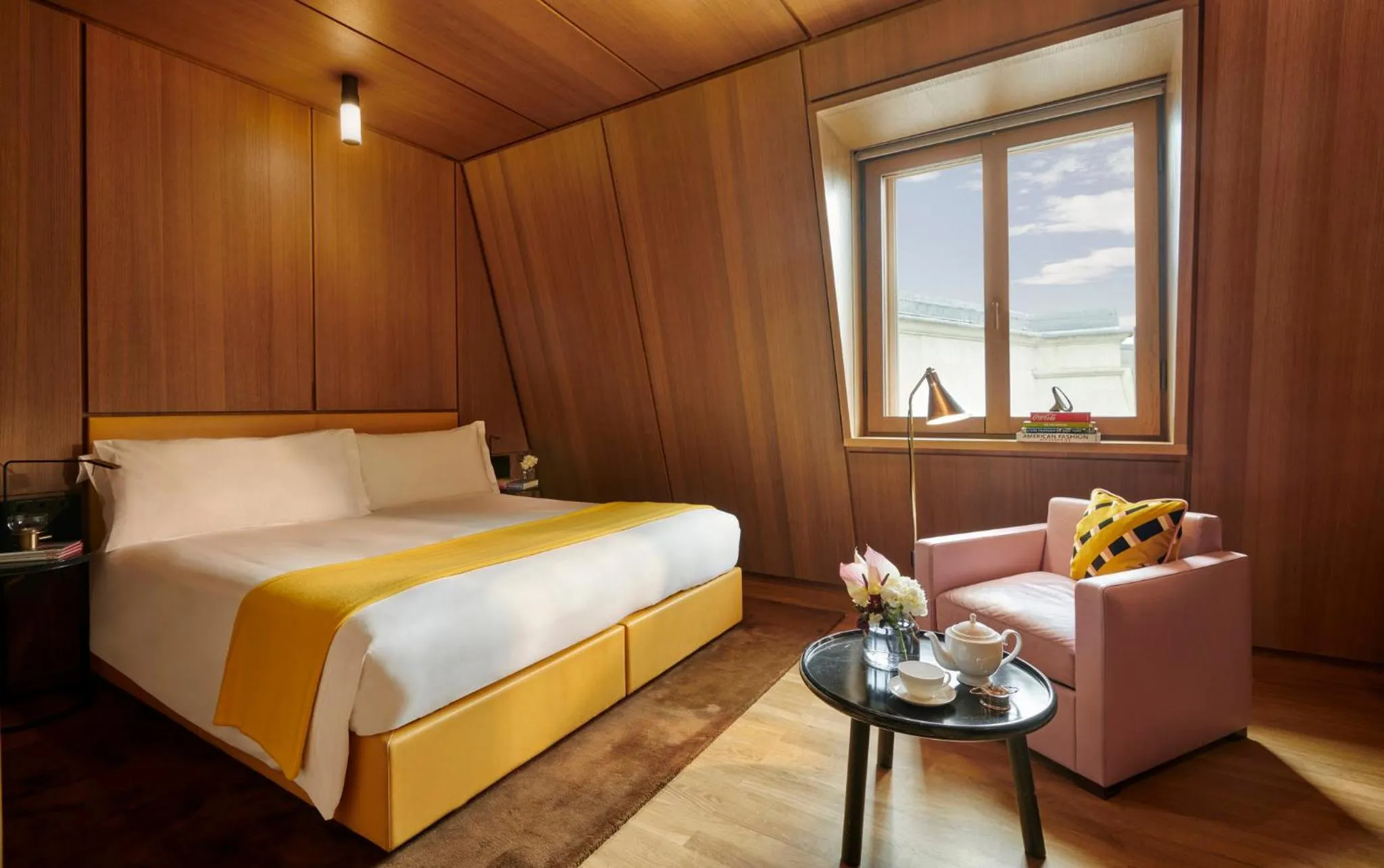 Photo of the whole room, Bed in Hotel Cafe Royal