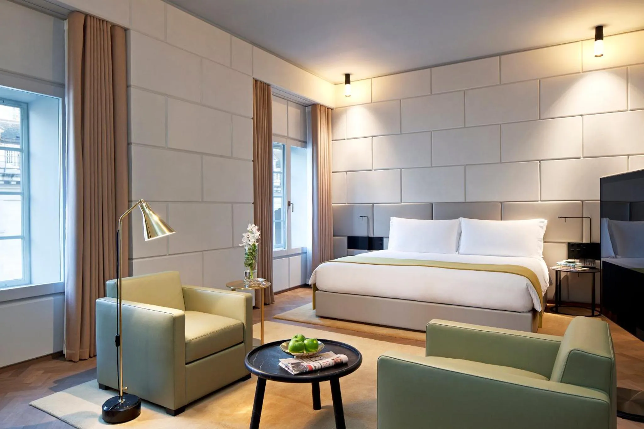 Photo of the whole room, Bed in Hotel Cafe Royal