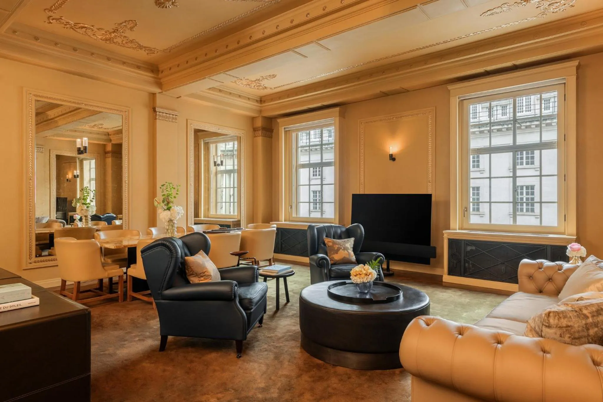 Restaurant/places to eat in Hotel Cafe Royal