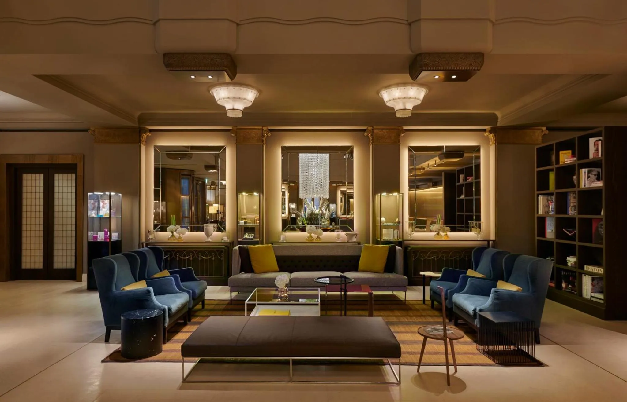 Lobby or reception in Hotel Cafe Royal