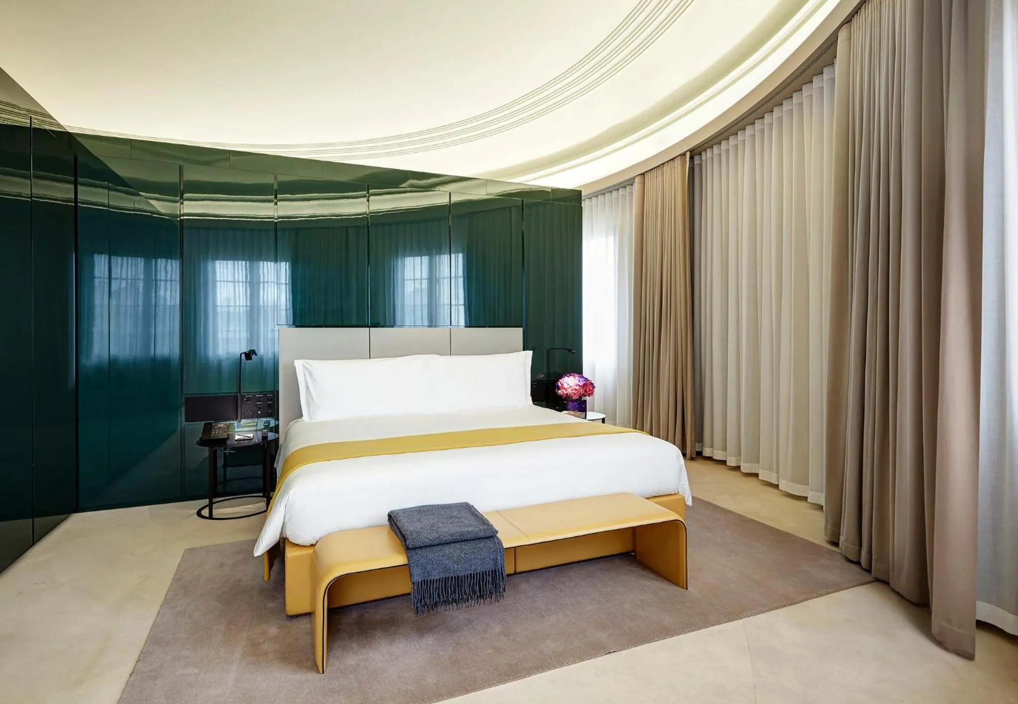 Photo of the whole room, Bed in Hotel Cafe Royal