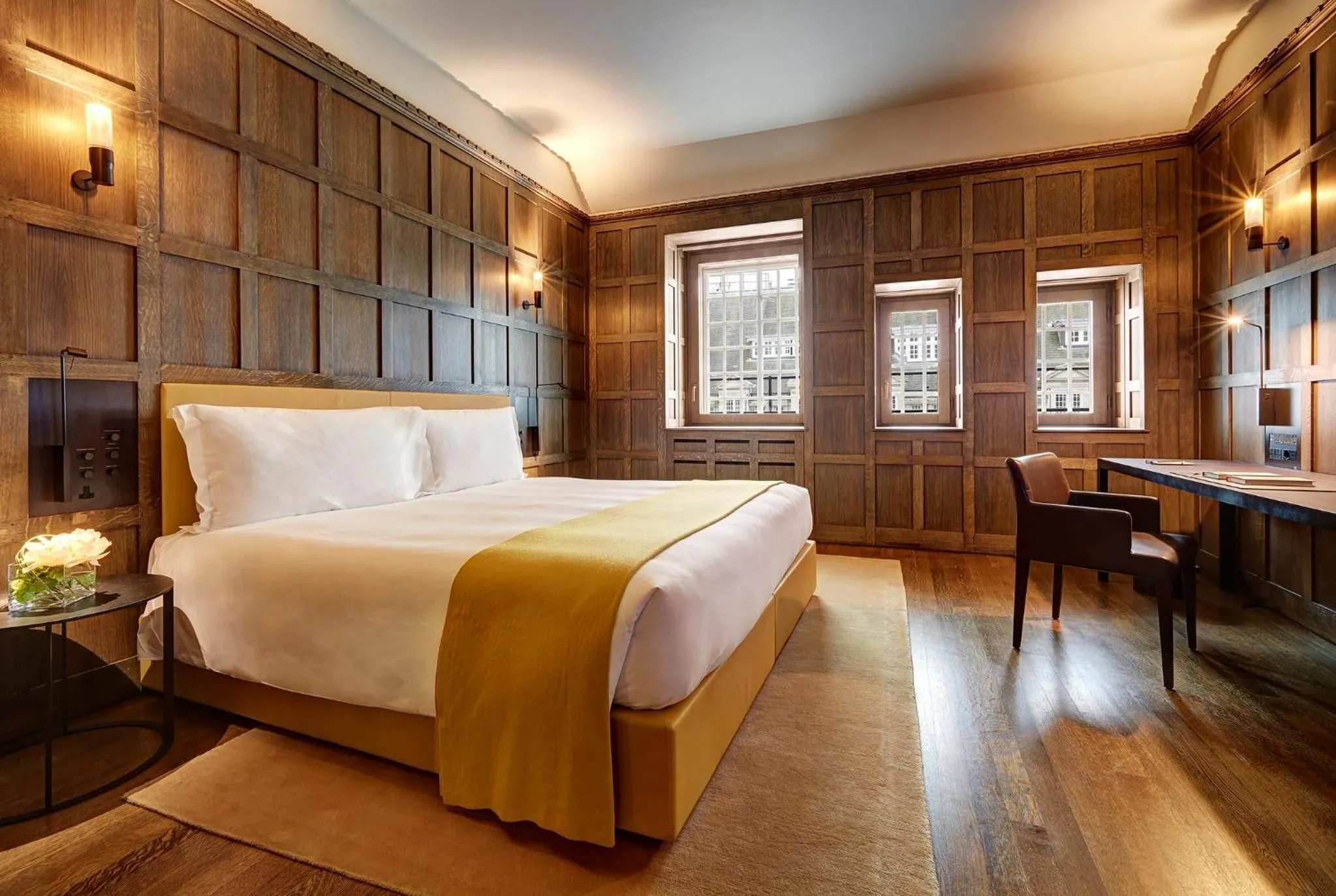 Photo of the whole room, Bed in Hotel Cafe Royal