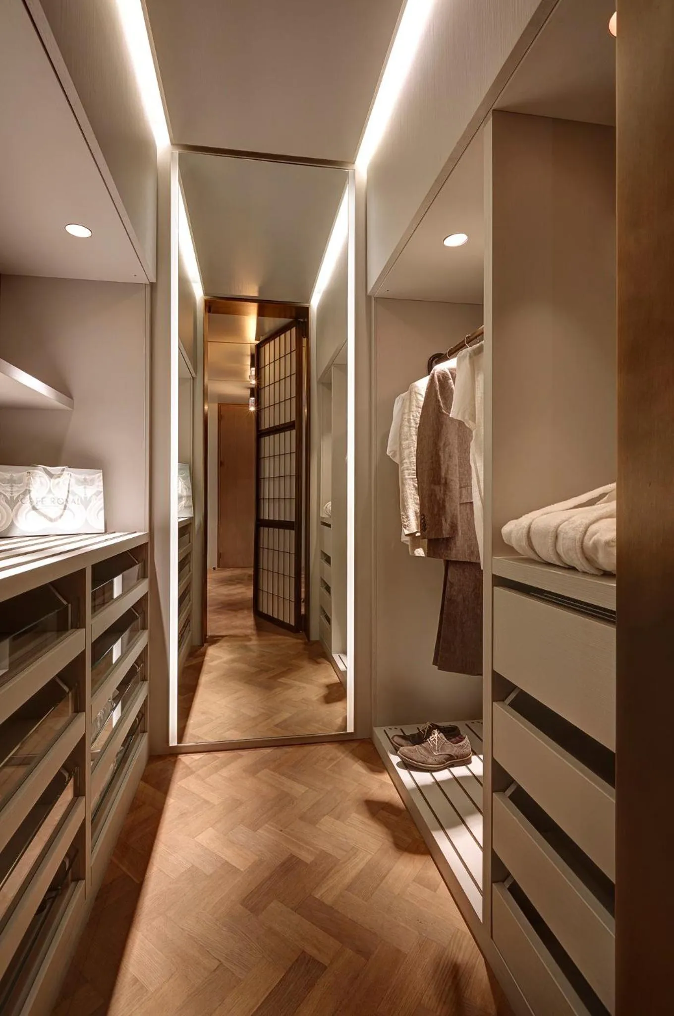 Photo of the whole room, Bed in Hotel Cafe Royal