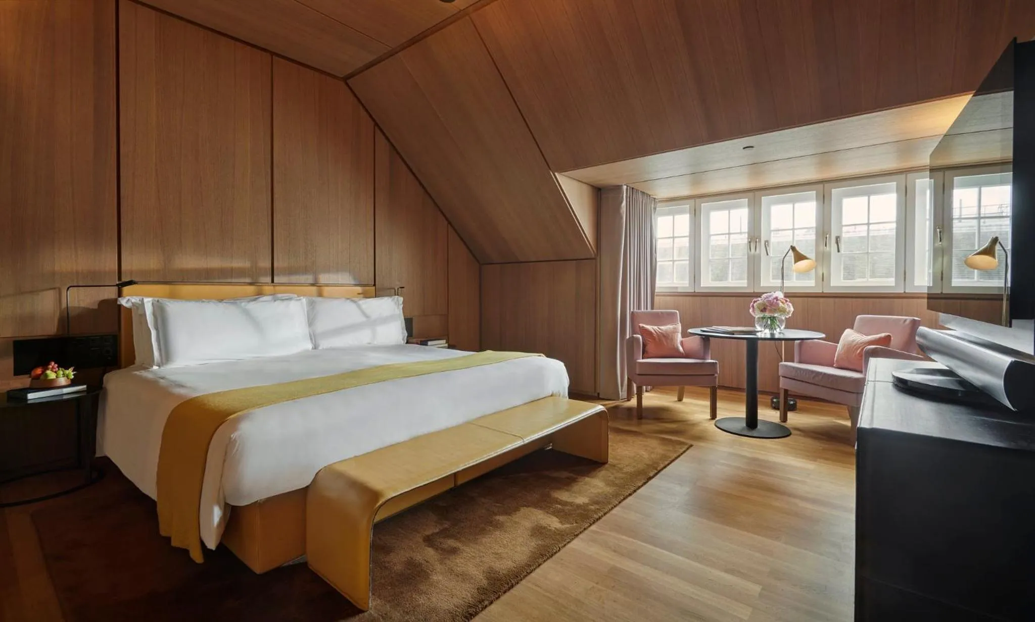 Photo of the whole room, Bed in Hotel Cafe Royal