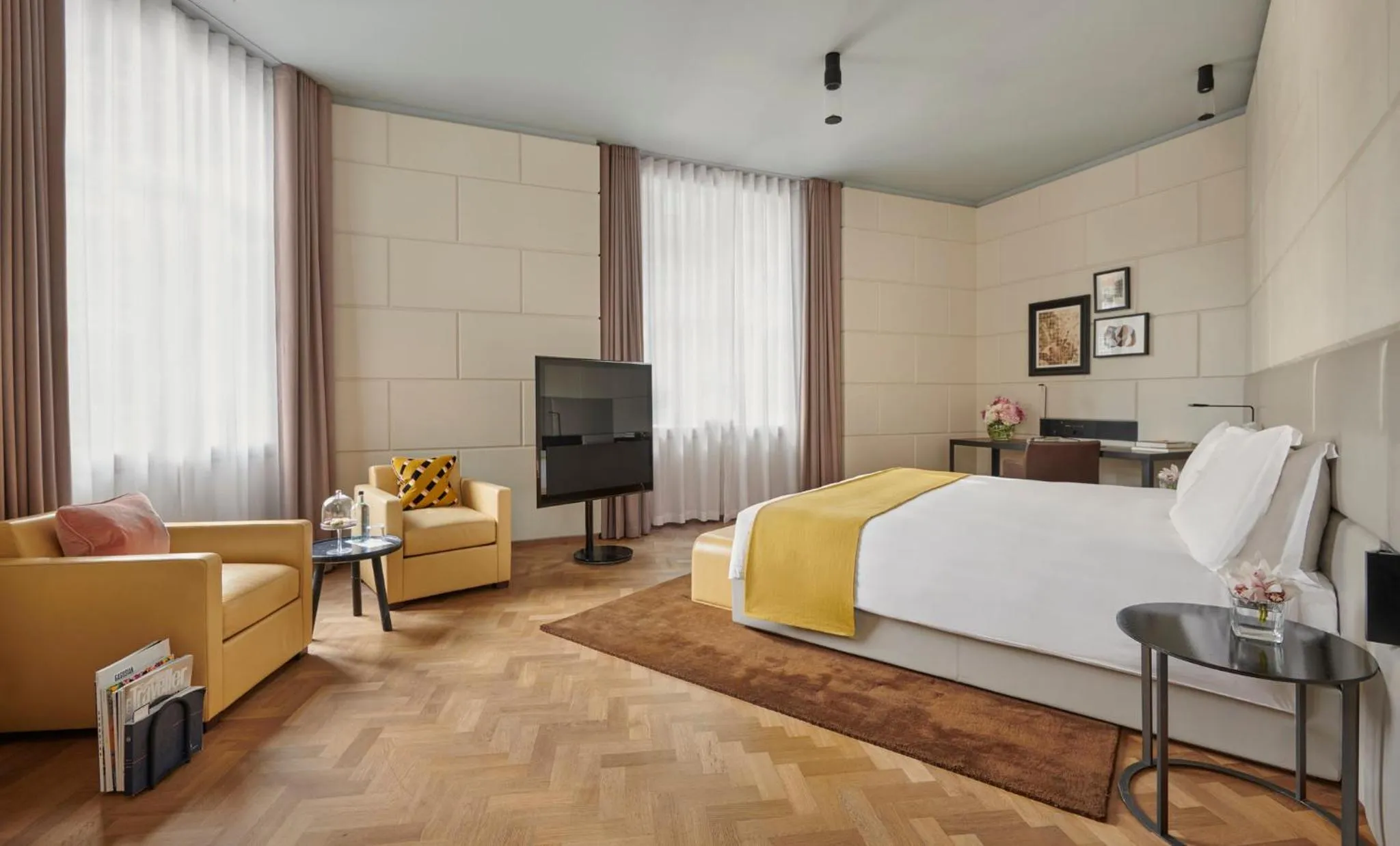 Photo of the whole room, Bed in Hotel Cafe Royal