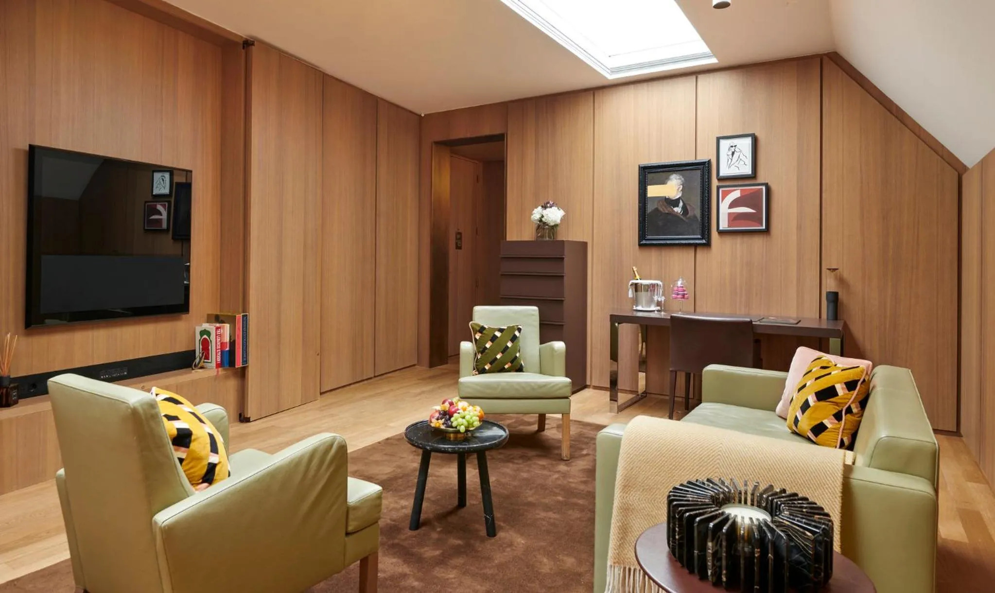 Restaurant/places to eat in Hotel Cafe Royal