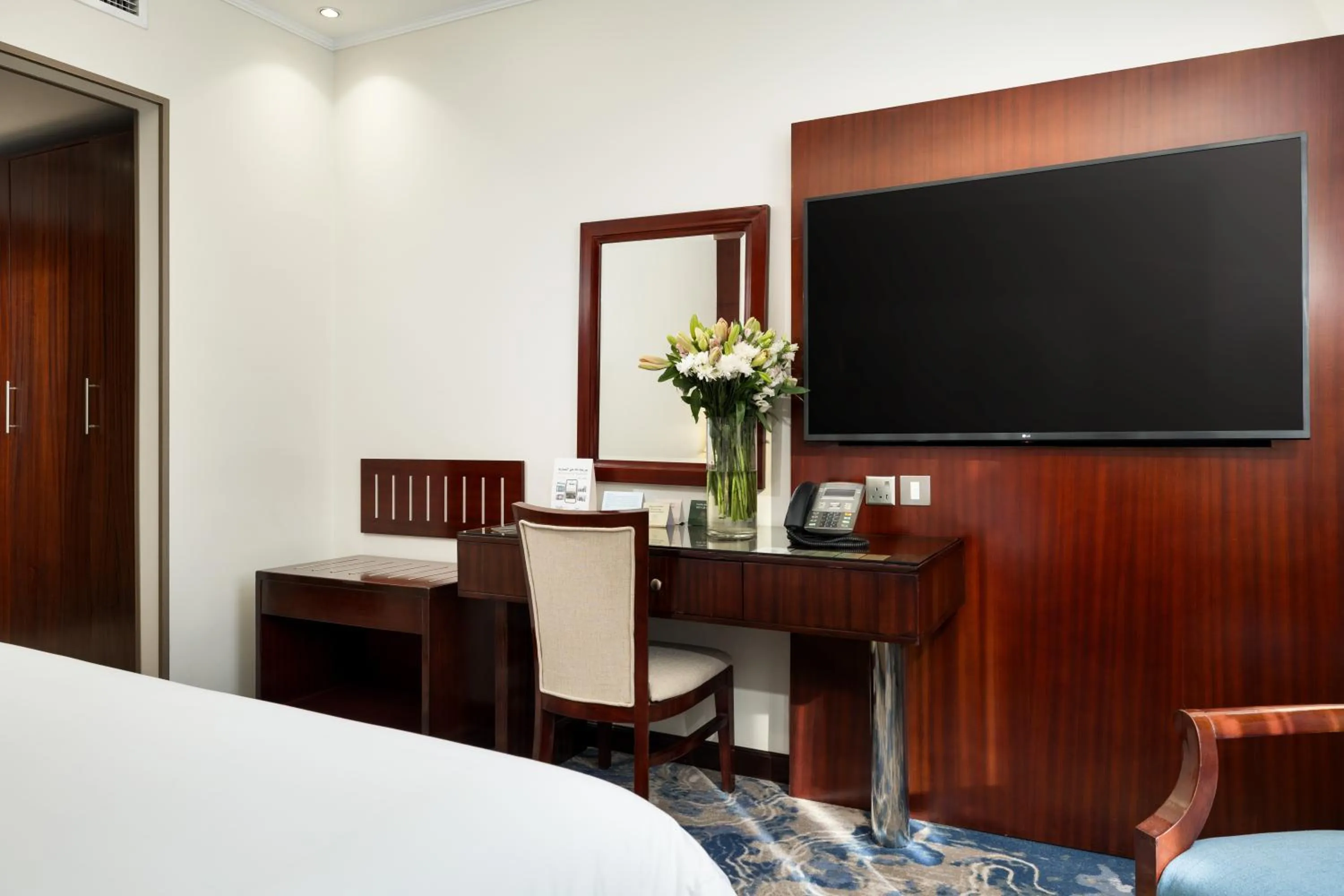 TV and multimedia, Bed in Emaar Royal Hotel
