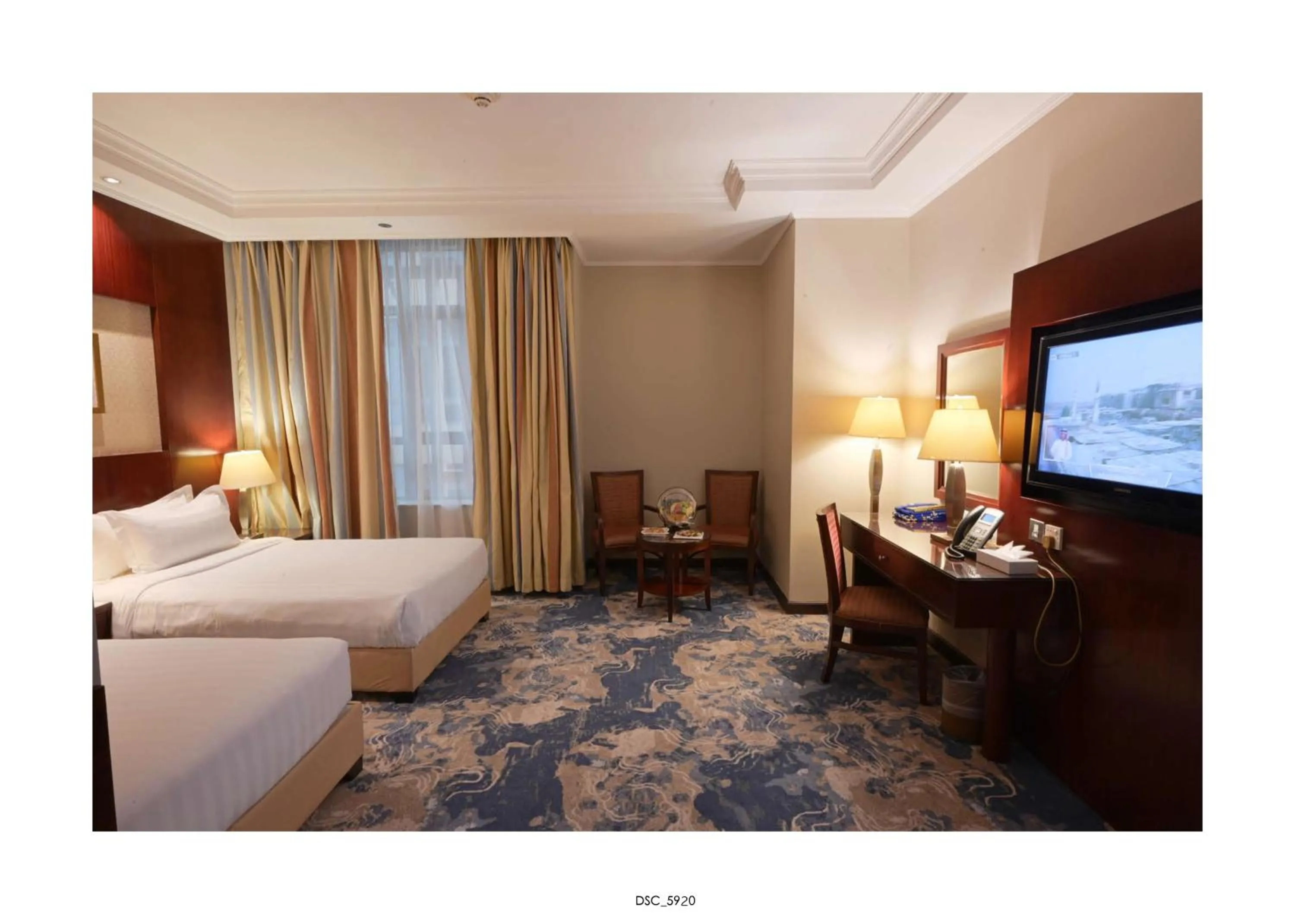 Bedroom, Bed in Emaar Royal Hotel