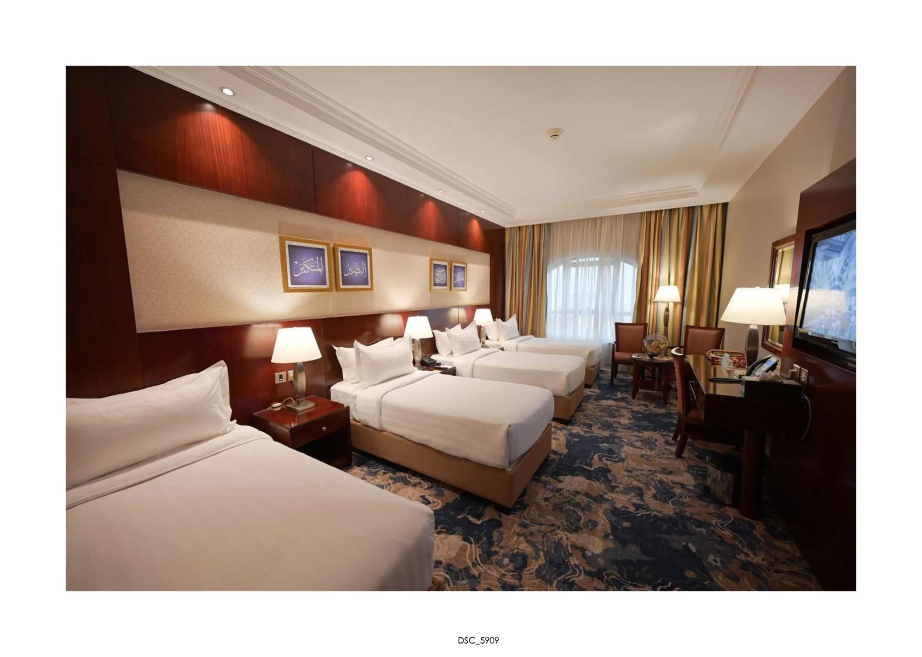 Bedroom, Bed in Emaar Royal Hotel