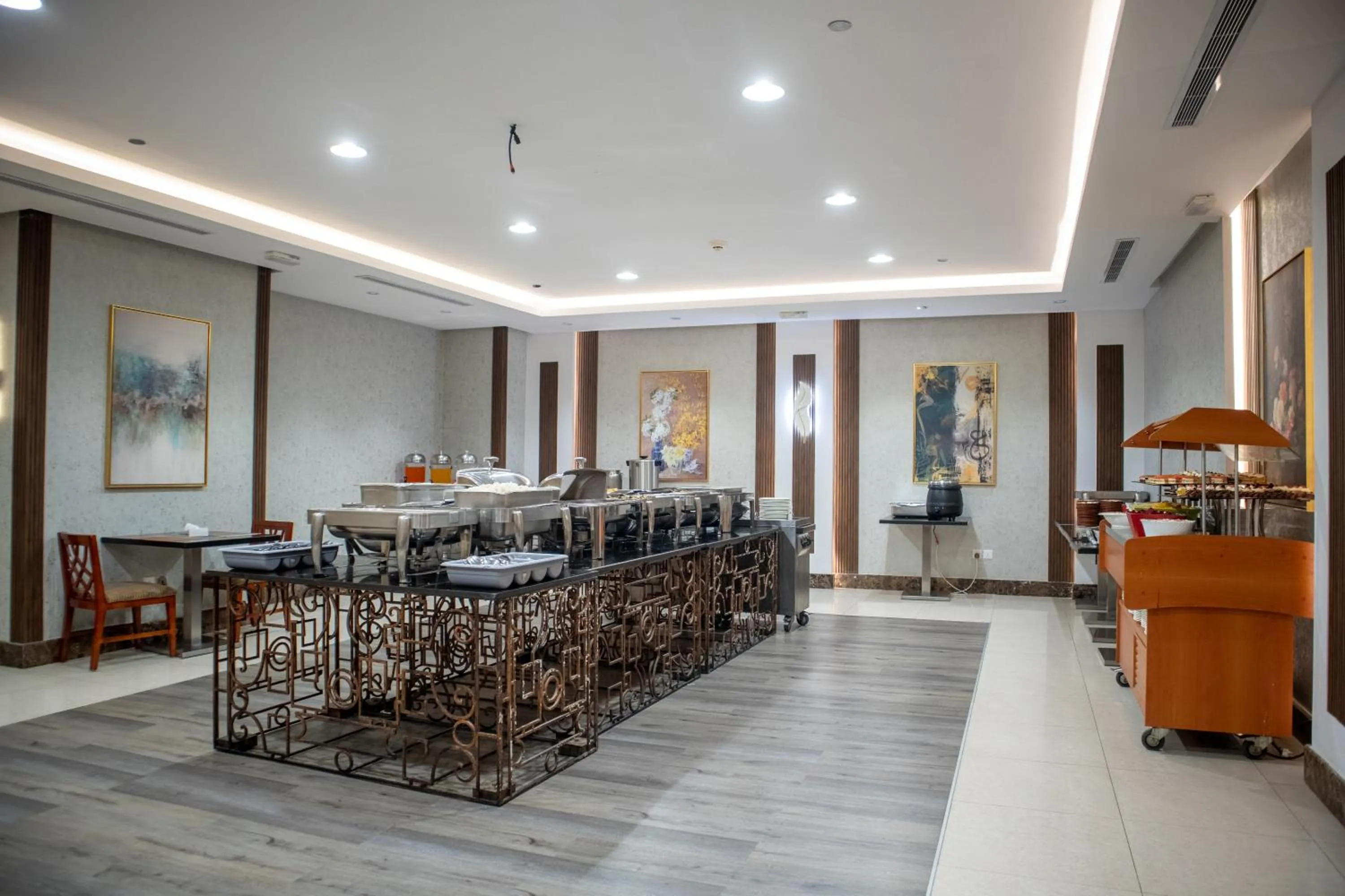 Restaurant/places to eat in Emaar Royal Hotel