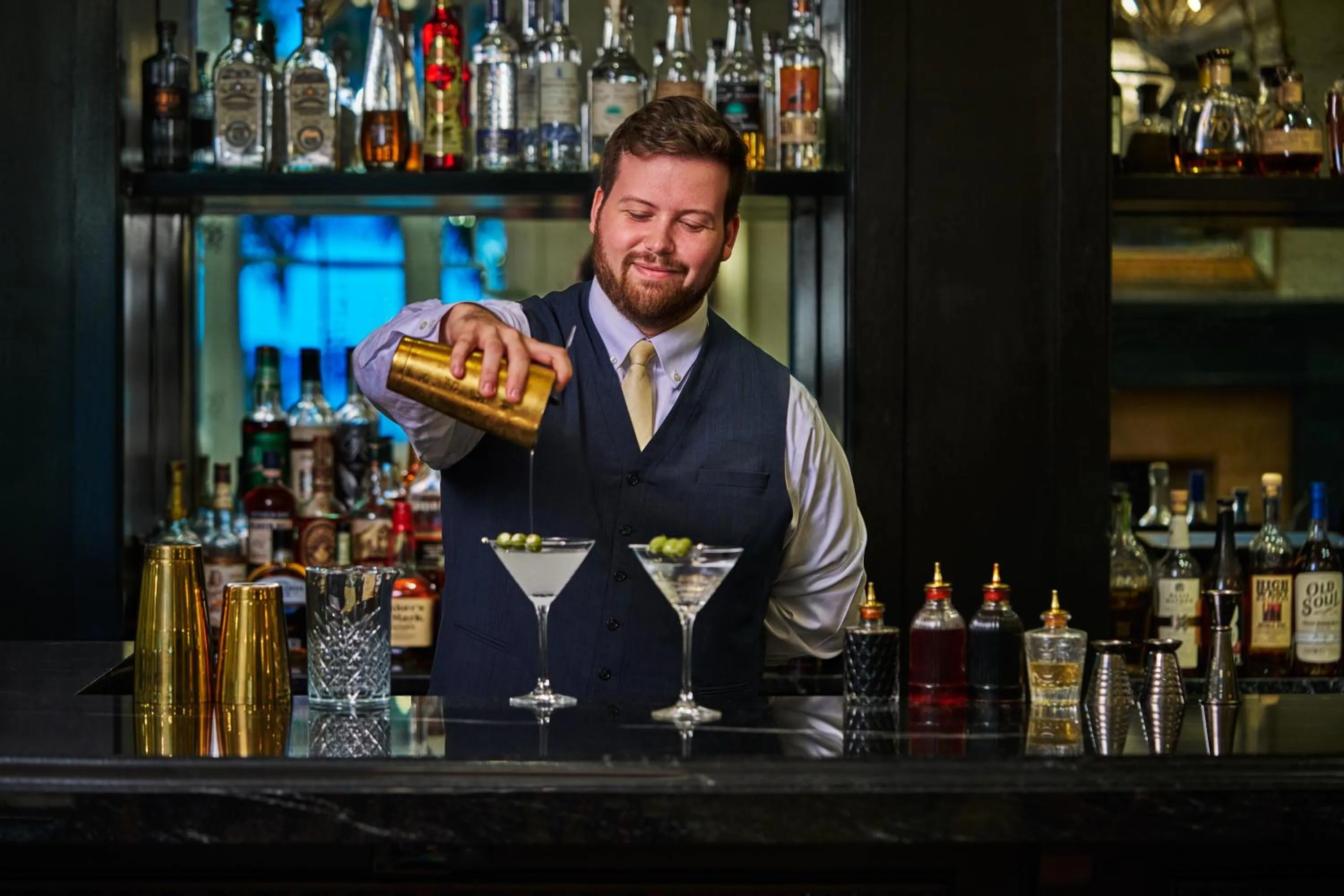 Lounge or bar in Montage Palmetto Bluff