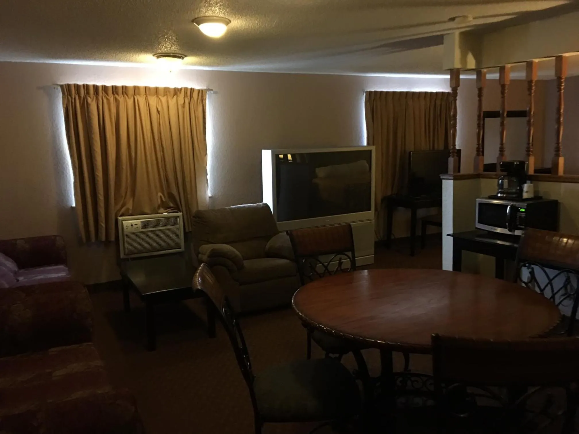 Photo of the whole room in Super 8 by Wyndham New Castle