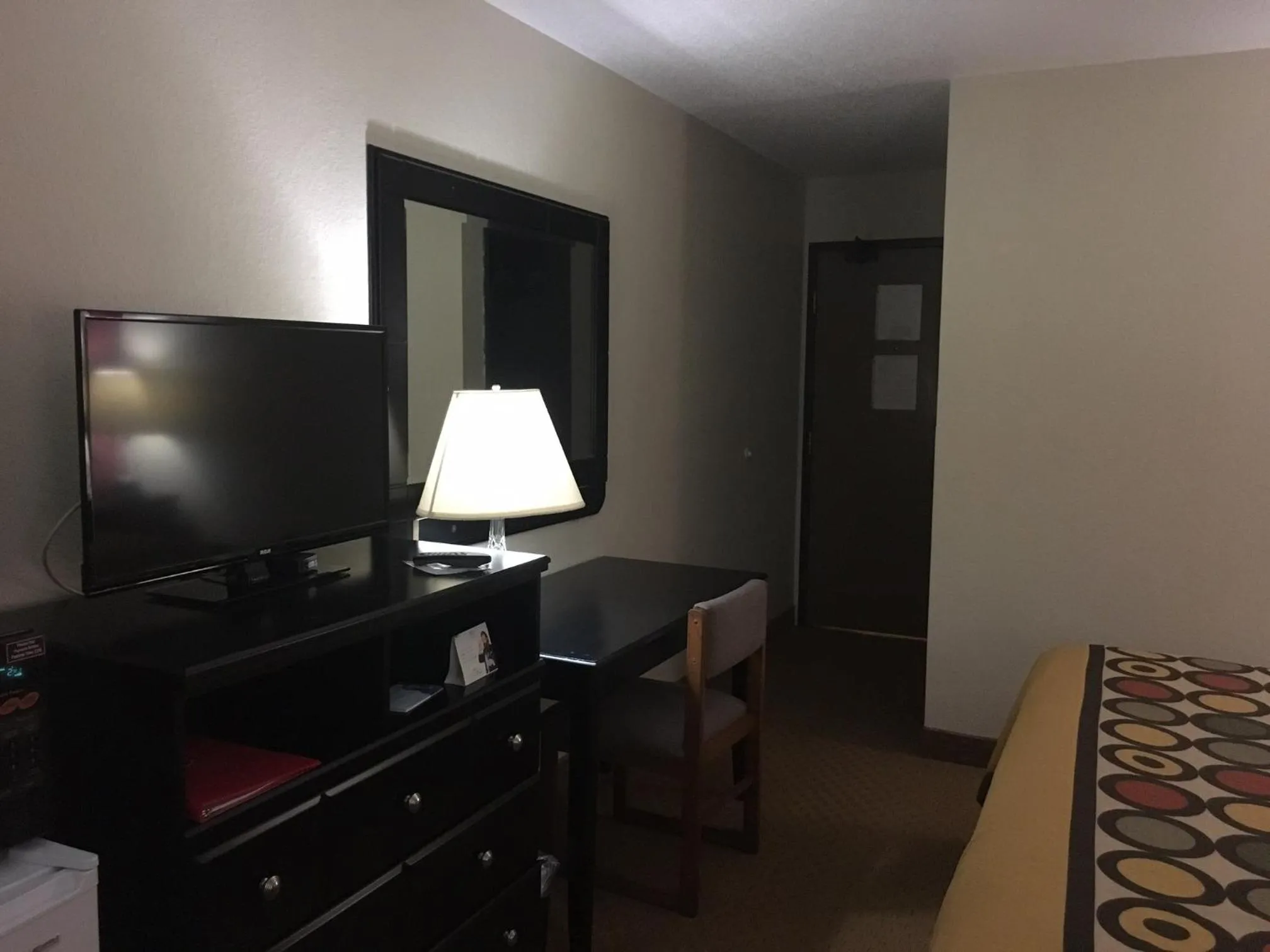Photo of the whole room, Bed in Super 8 by Wyndham New Castle