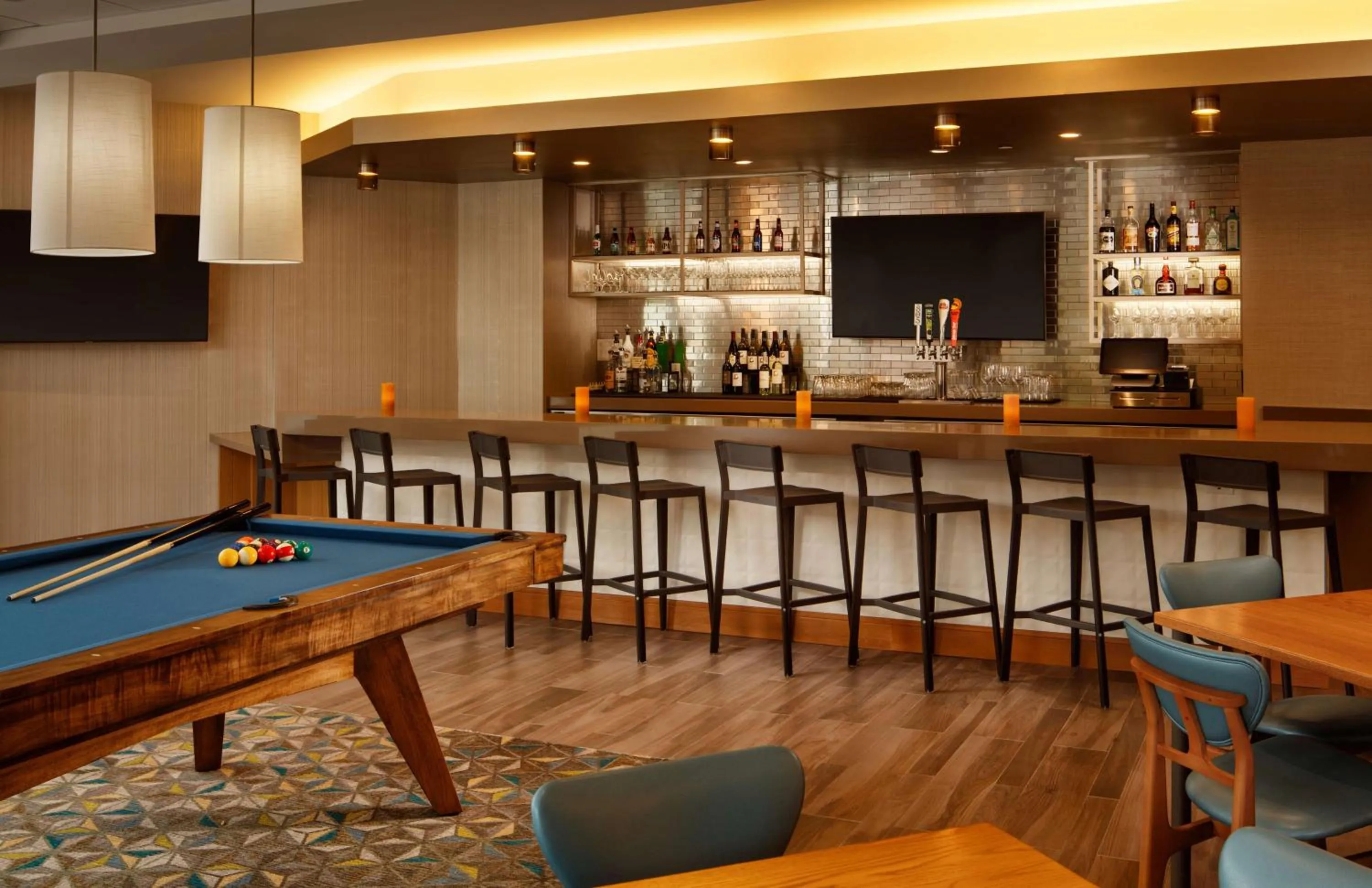 Lounge or bar in Hyatt House San Jose/Cupertino
