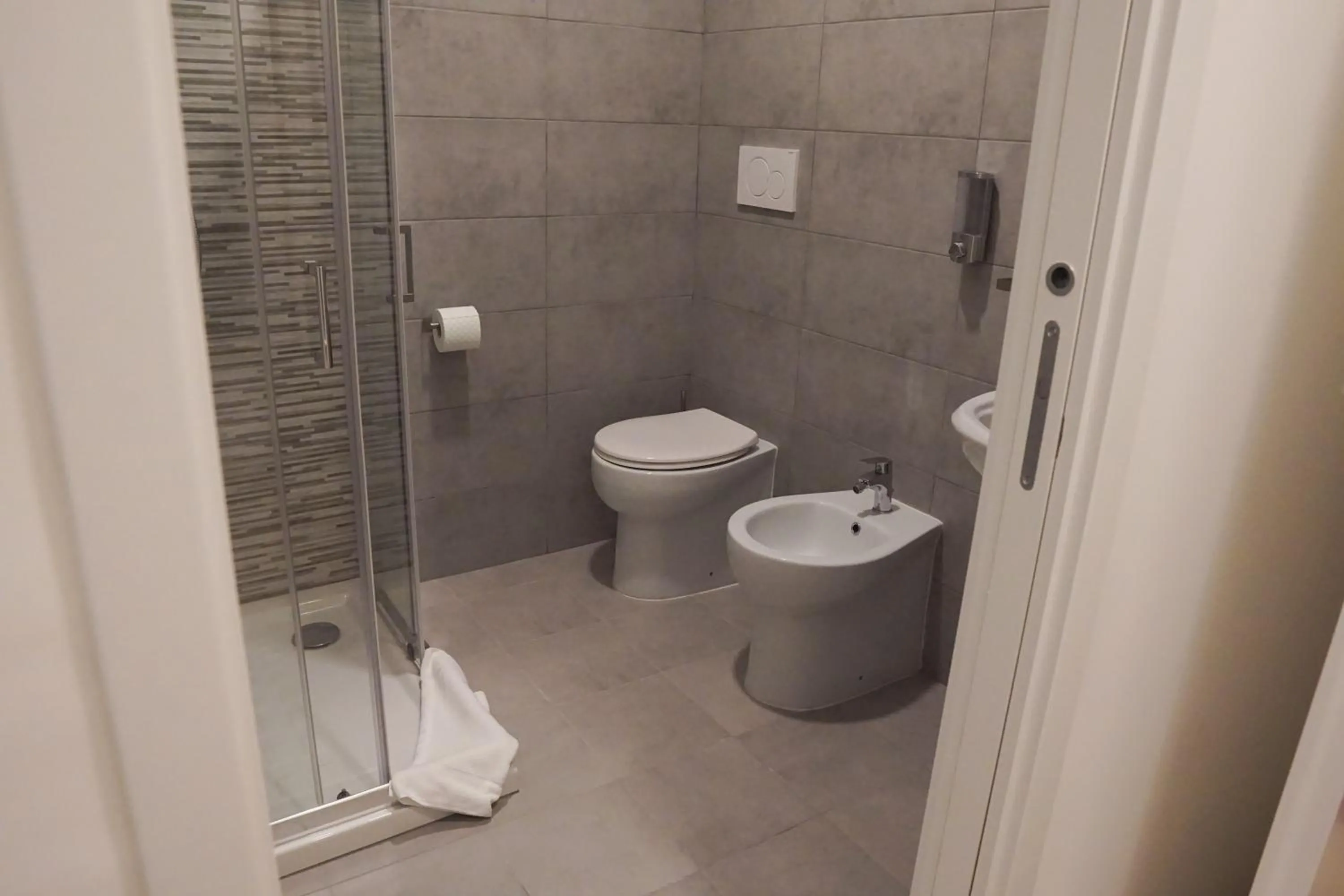 Shower in Roma Trasteverina