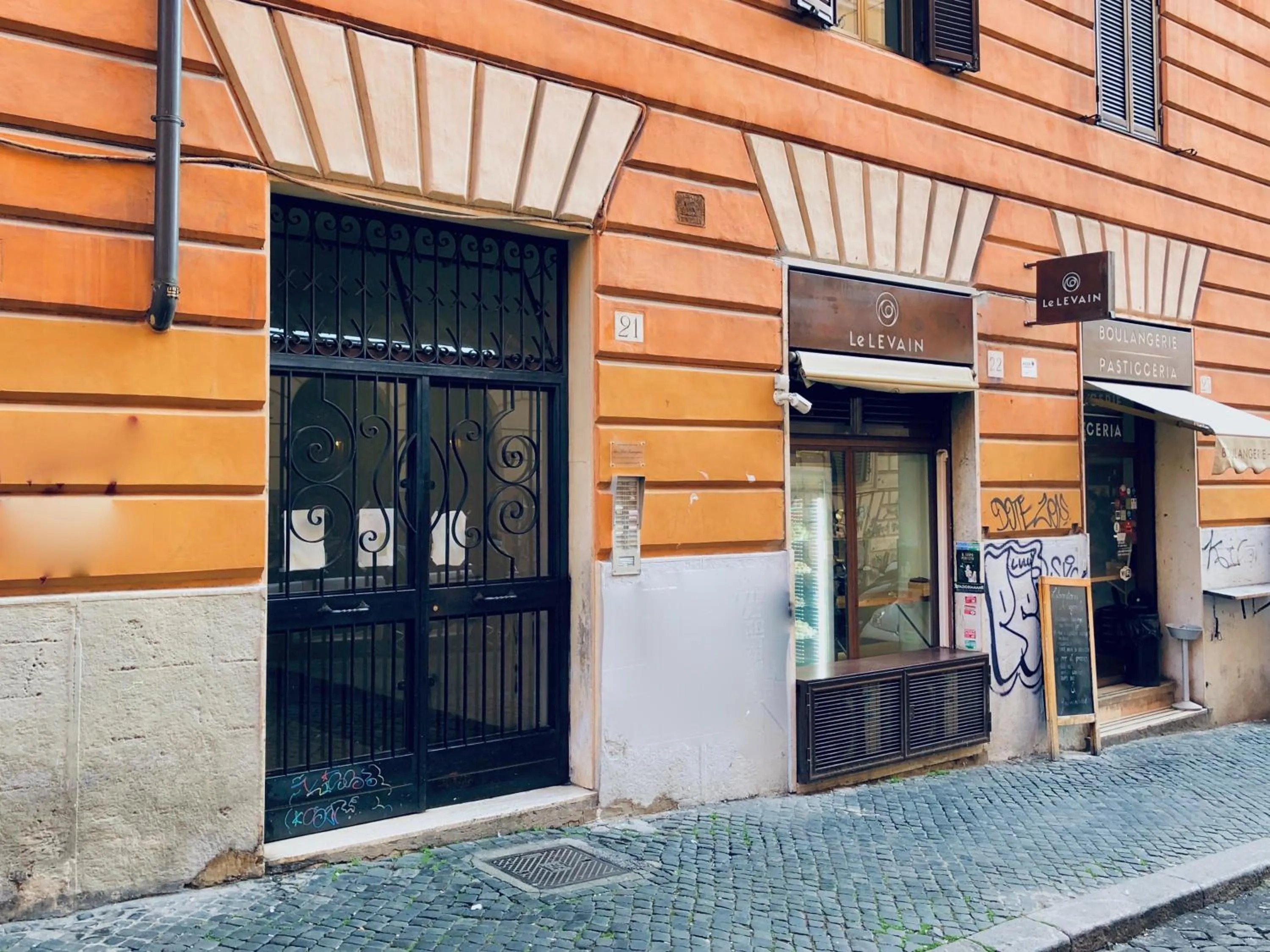 Property building in Roma Trasteverina