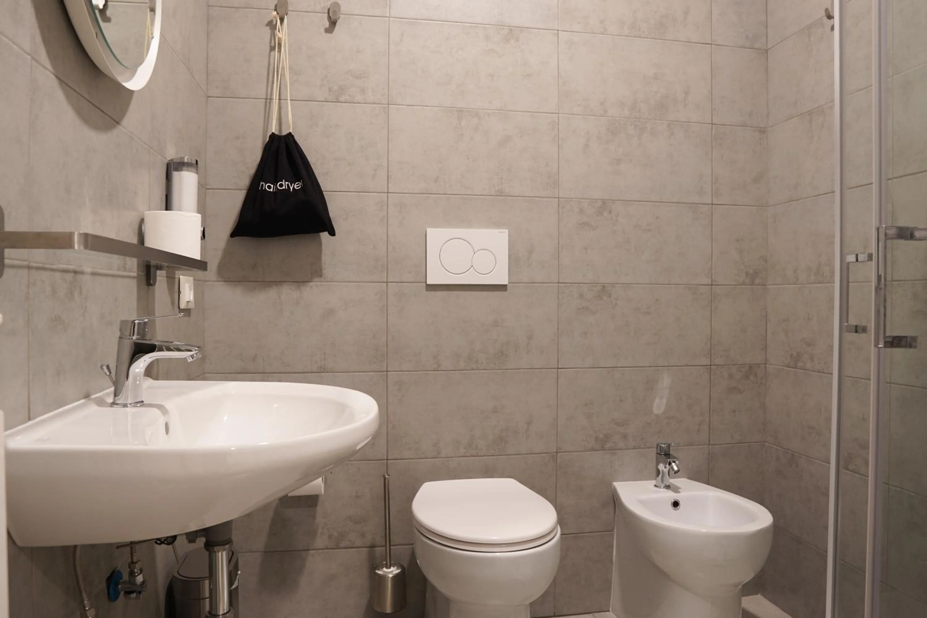 Shower in Roma Trasteverina