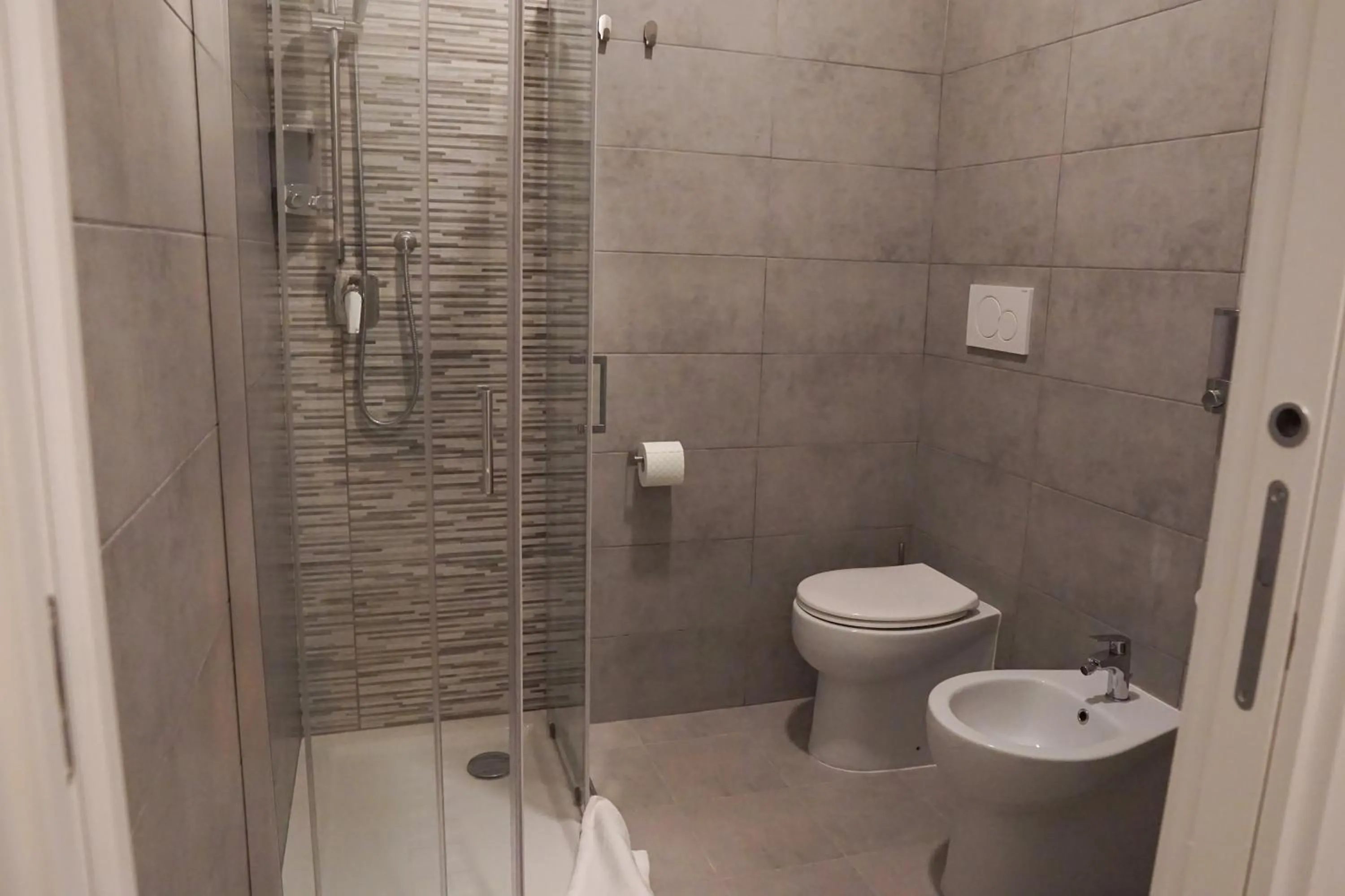 Shower in Roma Trasteverina