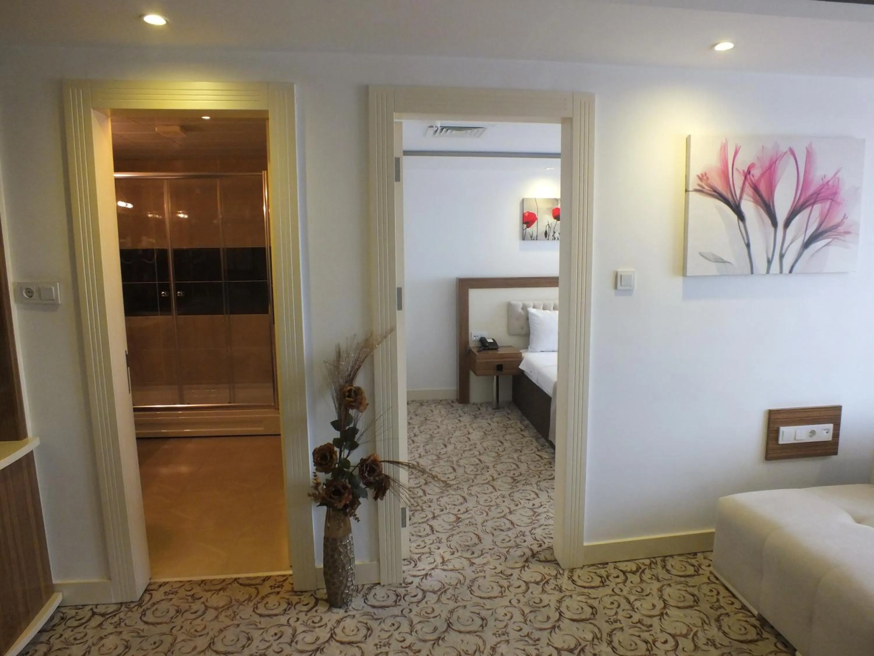 Photo of the whole room, Bed in Hotel Izgi Turhan