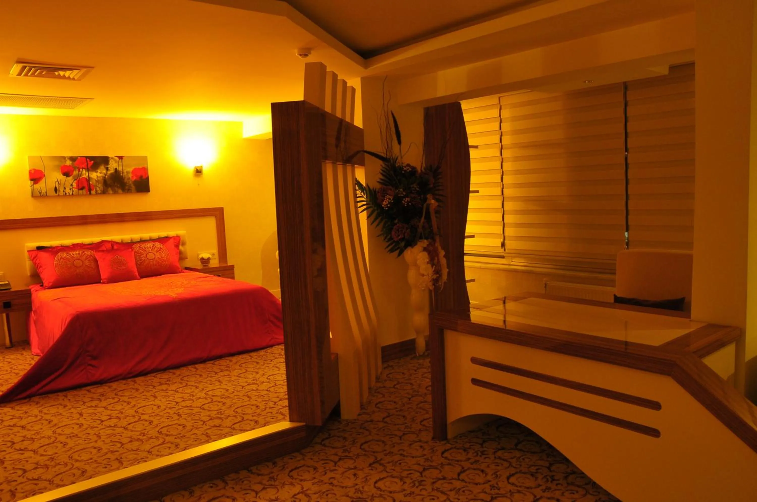 Photo of the whole room, Bed in Hotel Izgi Turhan