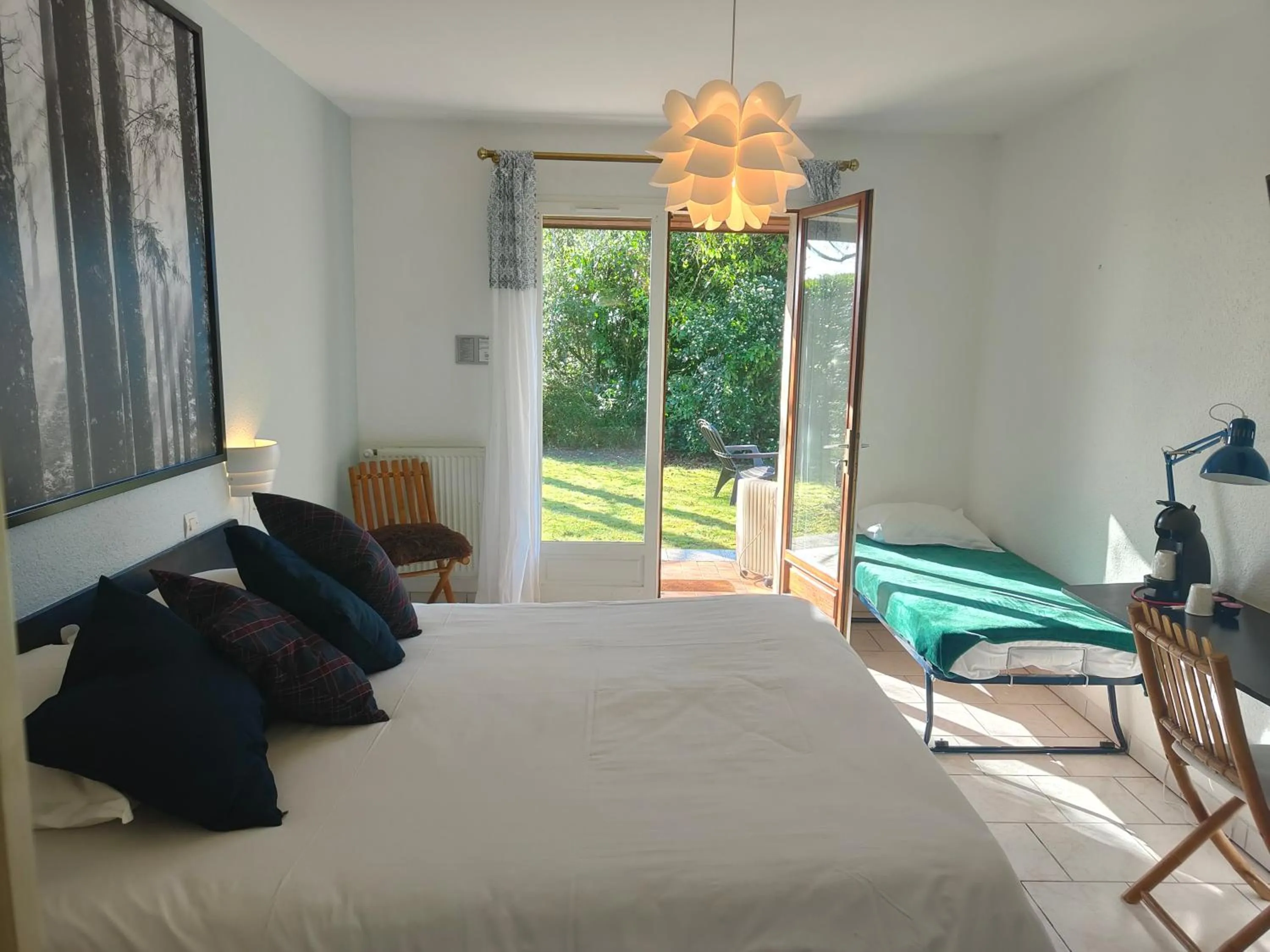 Bed in Logis Hôtel Restaurant LE VIEUX FUSIL