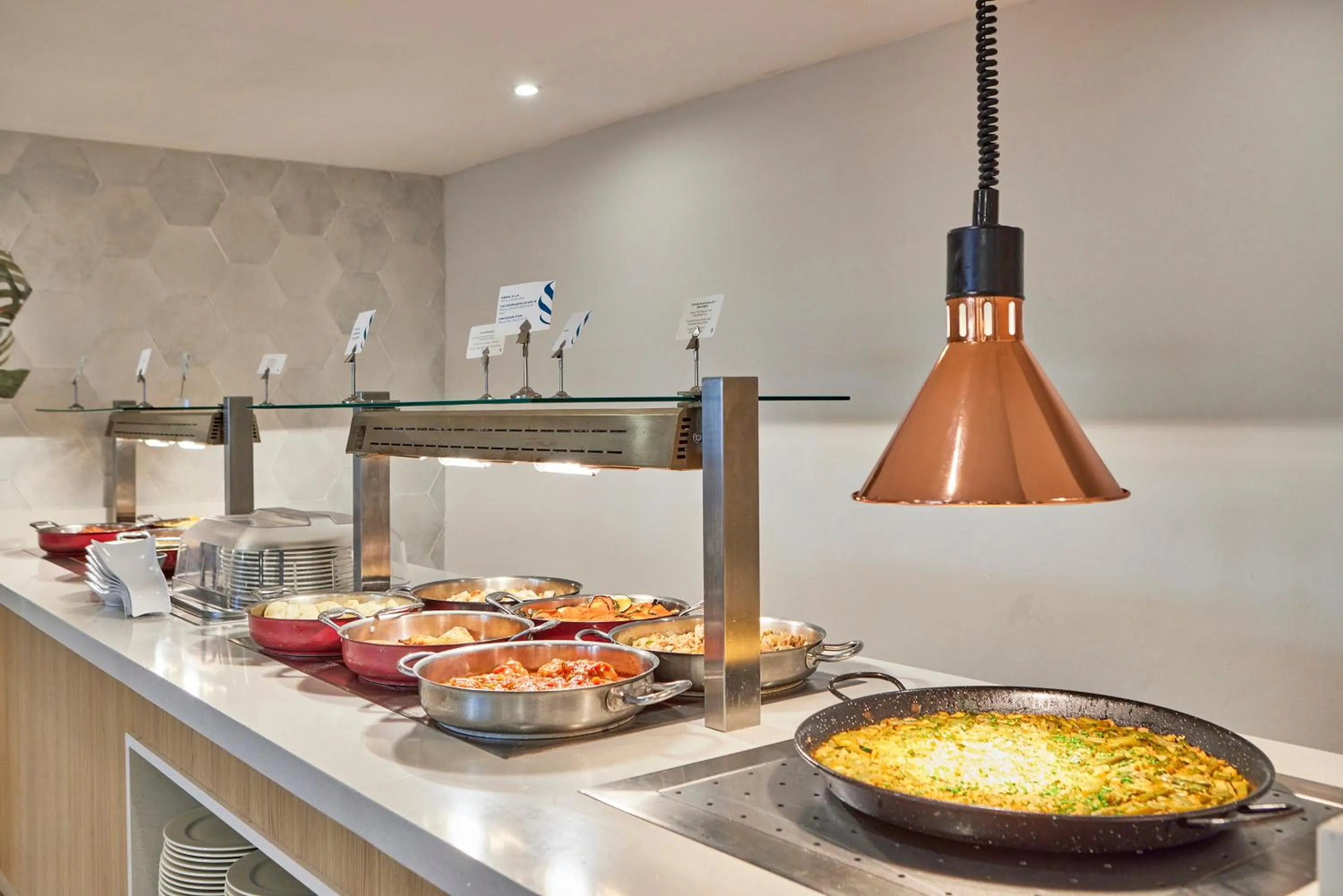 Restaurant/places to eat in Universal Aparthotel Don Camilo