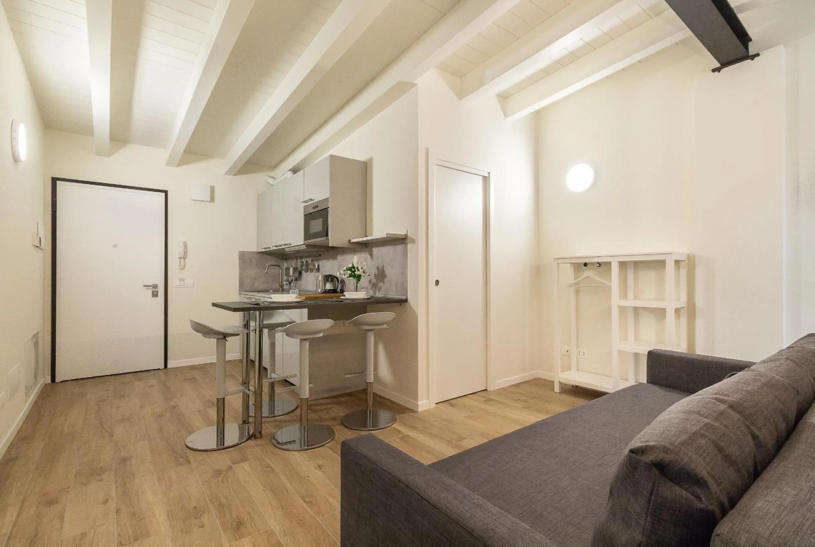 Alessia's Building- Affori FN