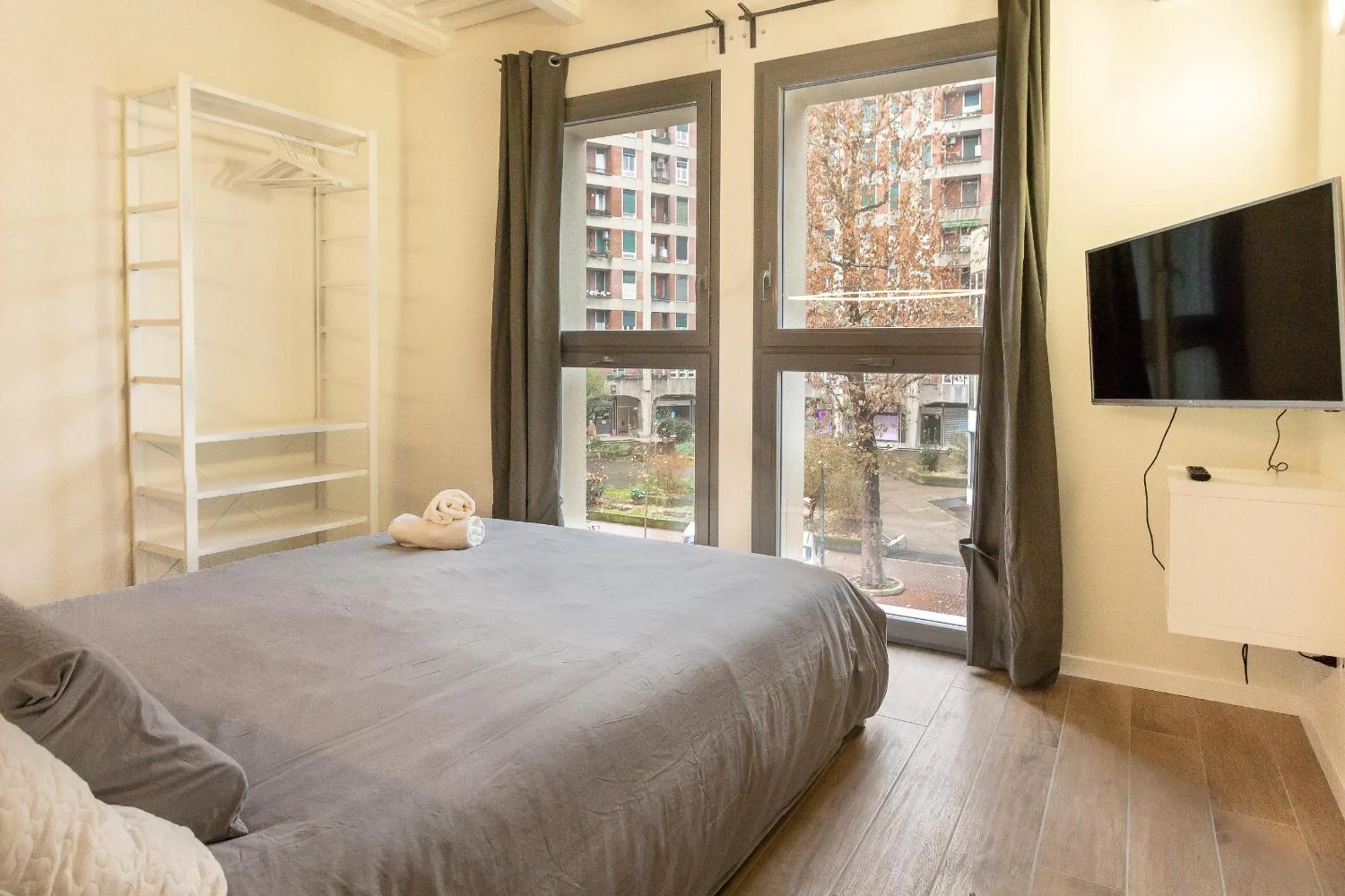 Bed in Alessia's Building- Affori FN